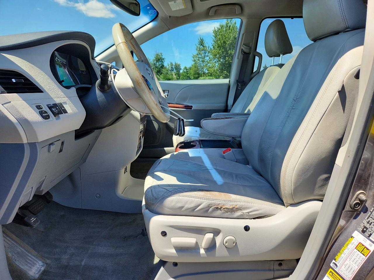 2011 Toyota Sienna Xle 8-passenger Gray vin: 5TDYK3DC1BS117623