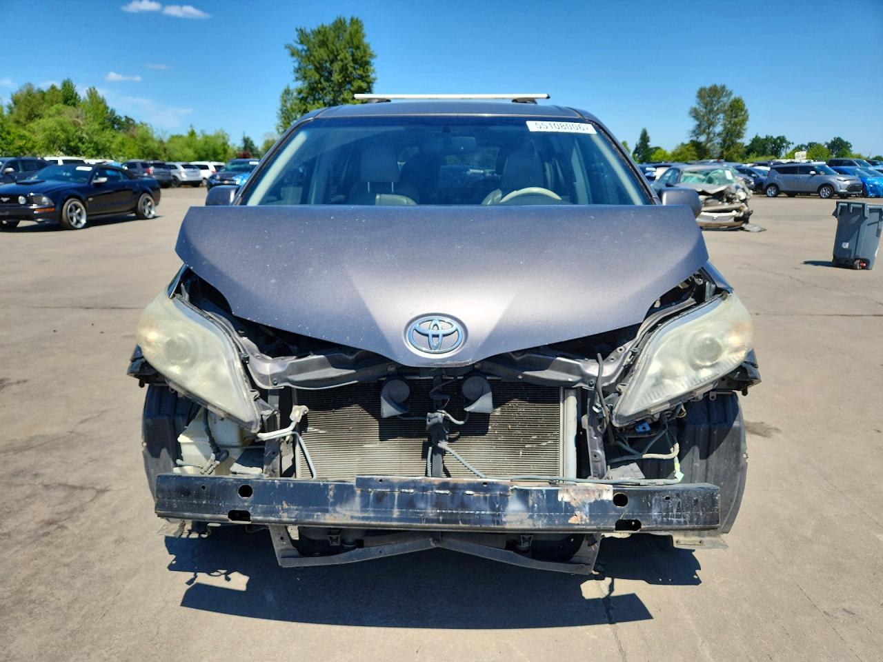 2011 Toyota Sienna Xle 8-passenger Gray vin: 5TDYK3DC1BS117623
