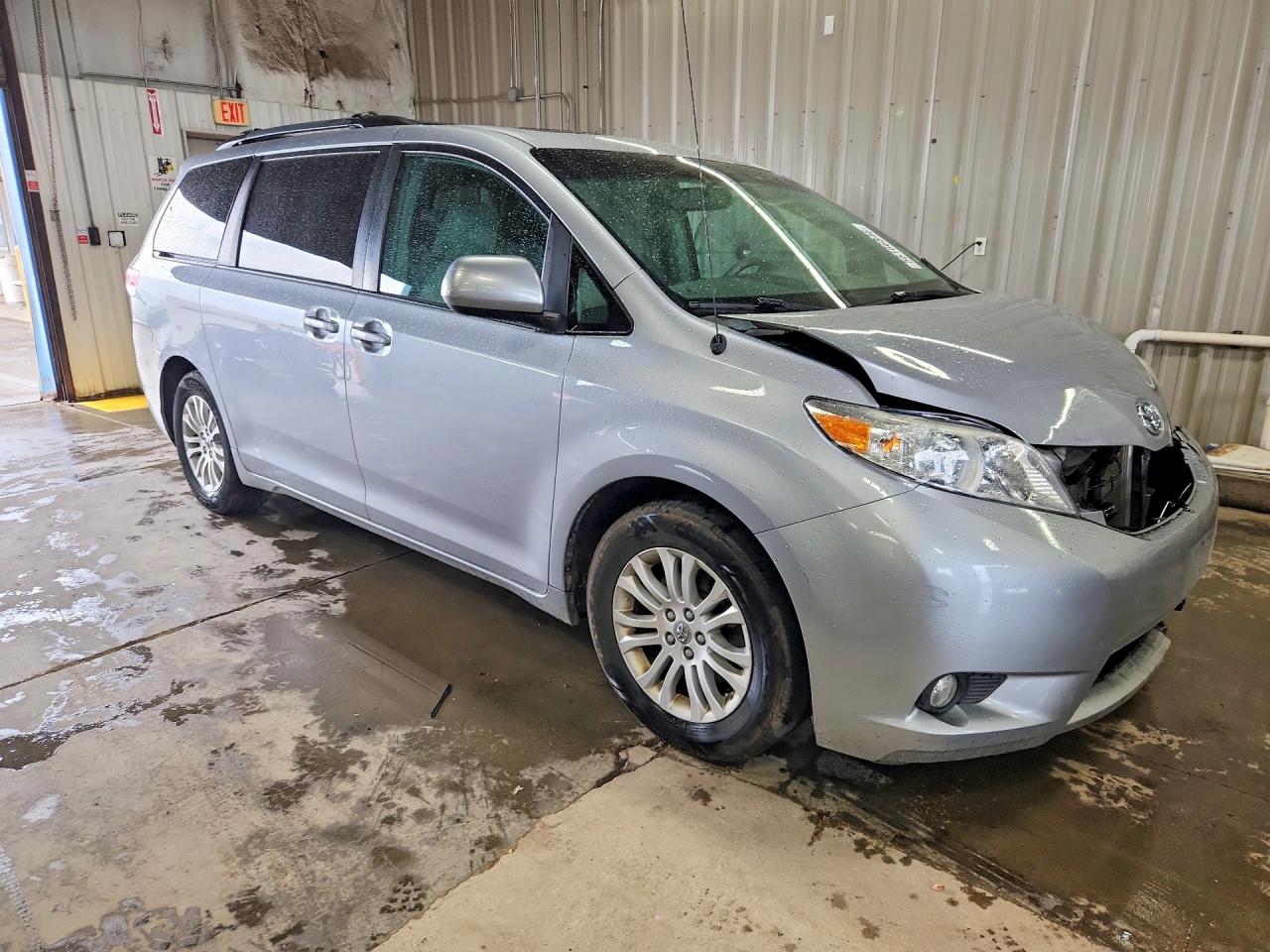 2011 Toyota Sienna Xle 8-passenger Gray vin: 5TDYK3DC1BS144949