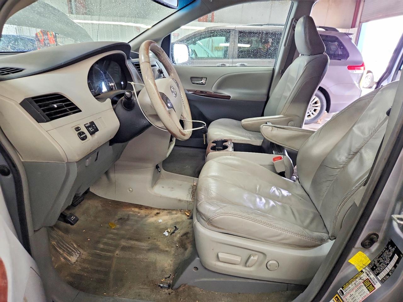 2011 Toyota Sienna Xle 8-passenger Gray vin: 5TDYK3DC1BS144949