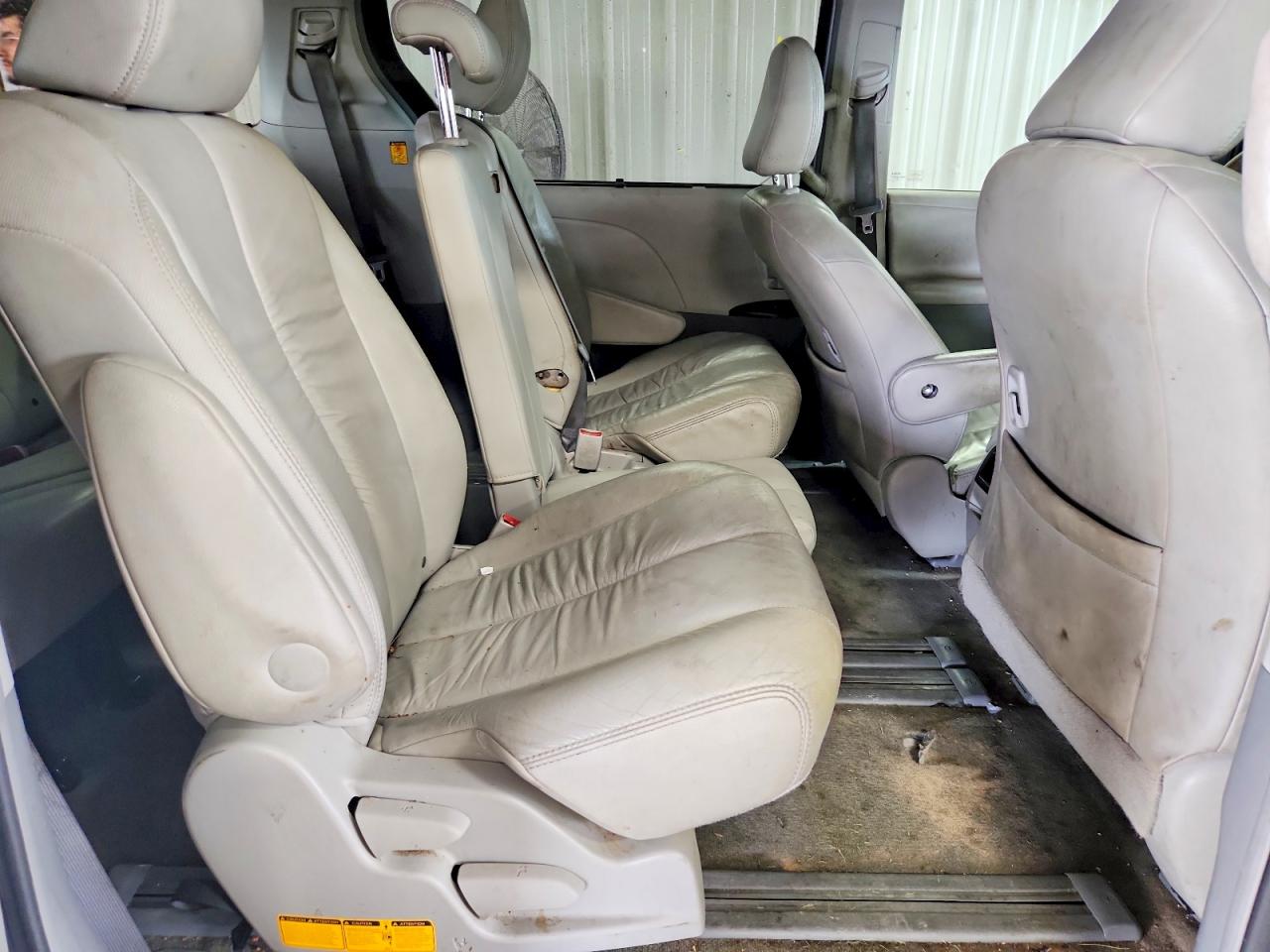 2011 Toyota Sienna Xle 8-passenger Gray vin: 5TDYK3DC1BS144949