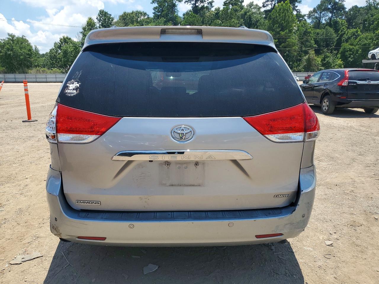 2011 Toyota Sienna Limited 7-passenger Silver vin: 5TDYK3DC1BS145003