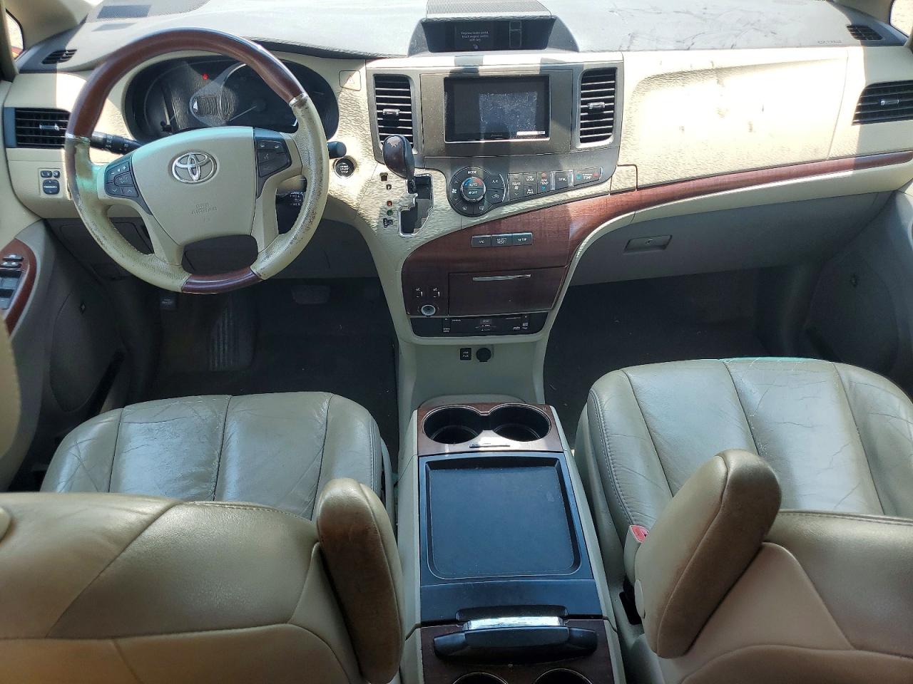 2011 Toyota Sienna Limited 7-passenger Silver vin: 5TDYK3DC1BS145003