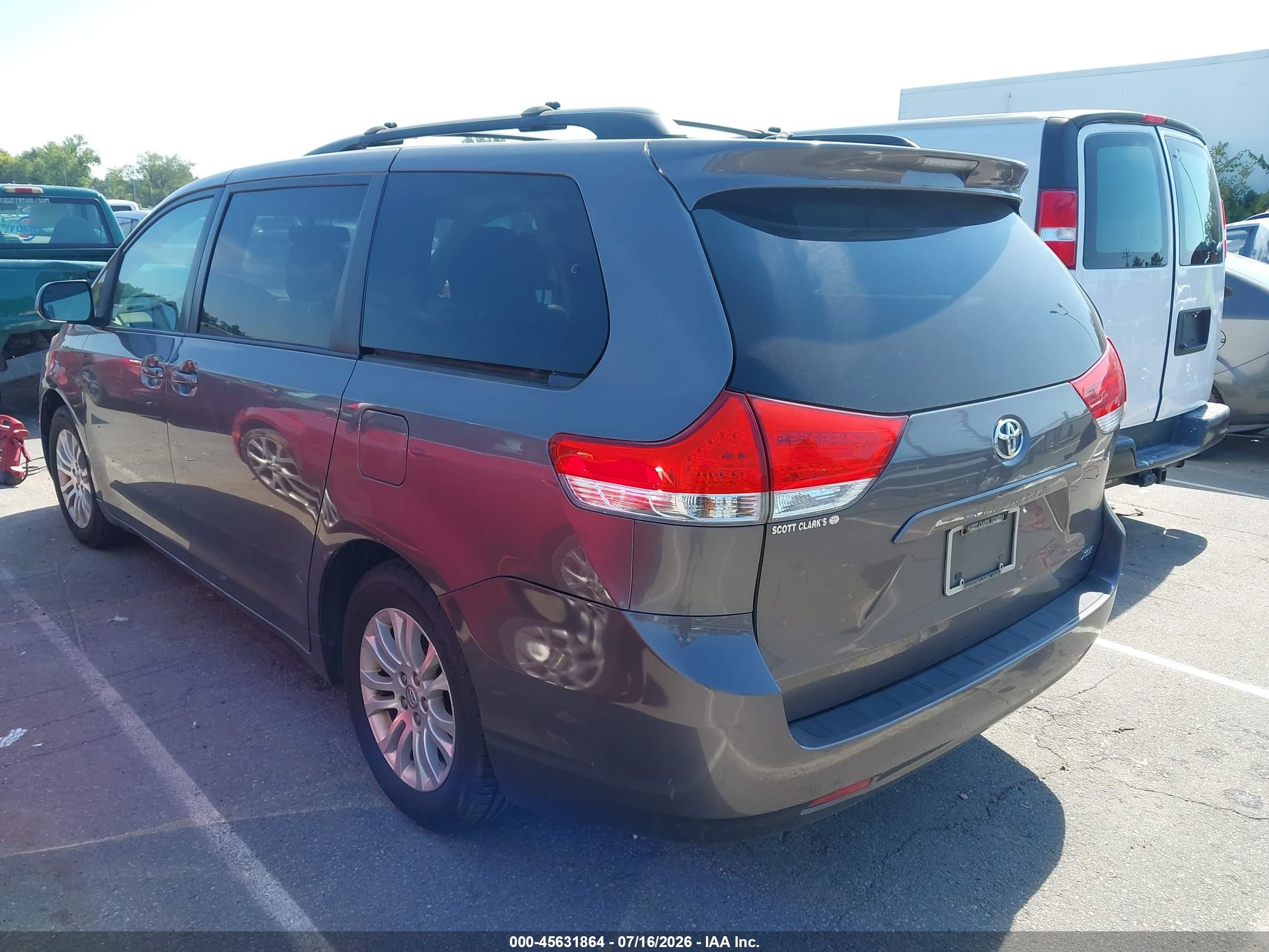 2011 Toyota Sienna Xle V6 Gray vin: 5TDYK3DC1BS166823