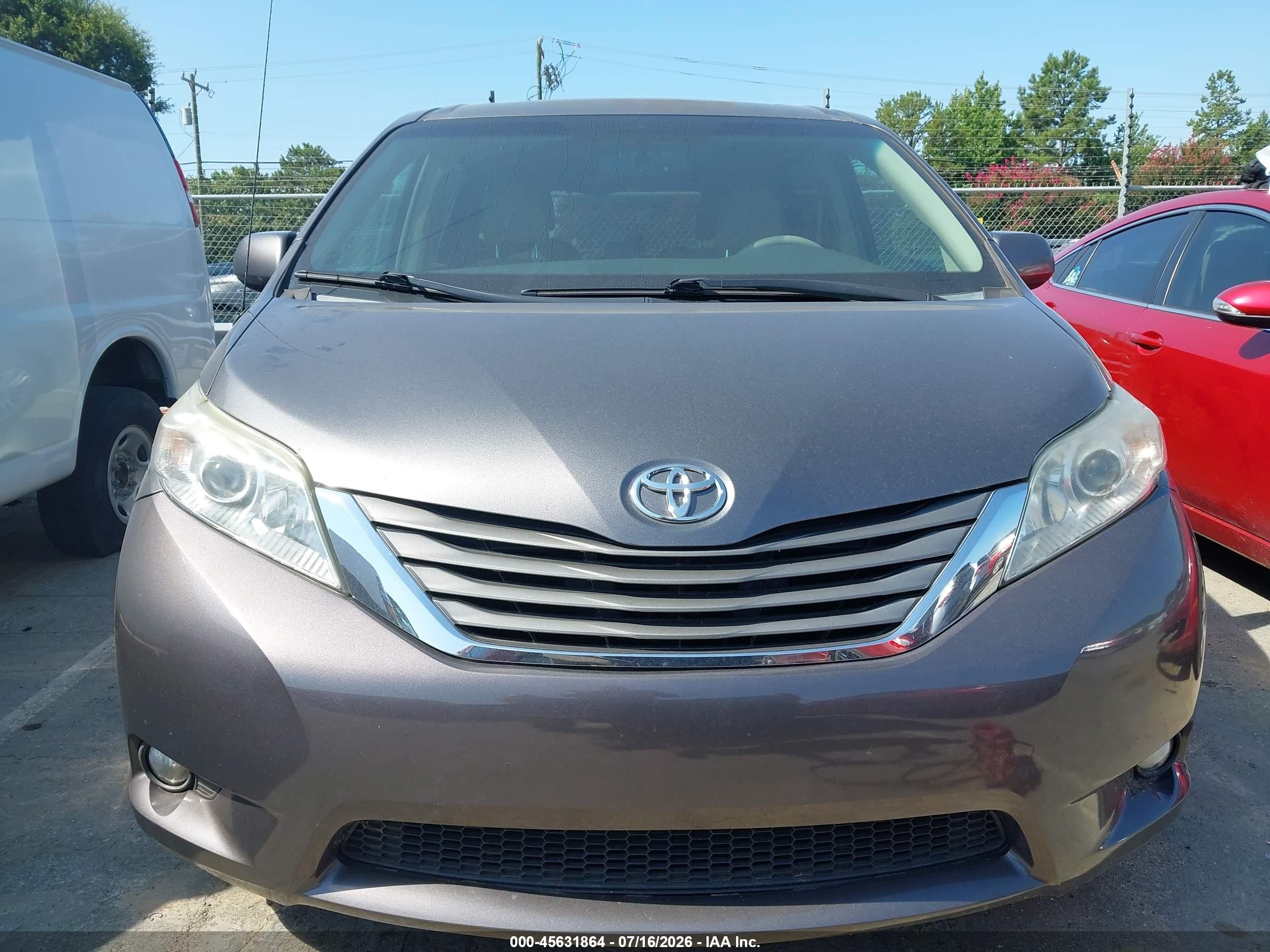 2011 Toyota Sienna Xle V6 Gray vin: 5TDYK3DC1BS166823