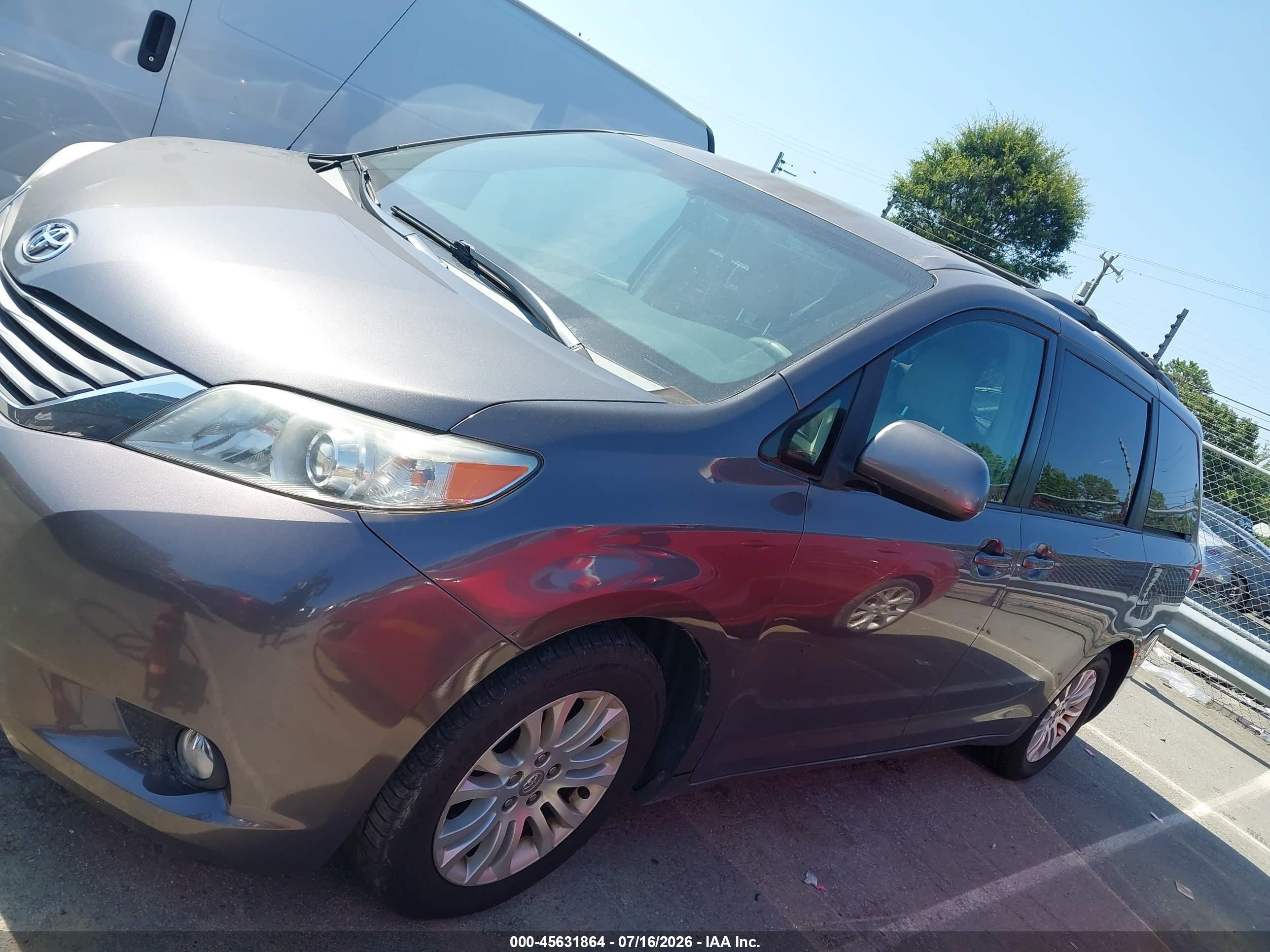 2011 Toyota Sienna Xle V6 Gray vin: 5TDYK3DC1BS166823