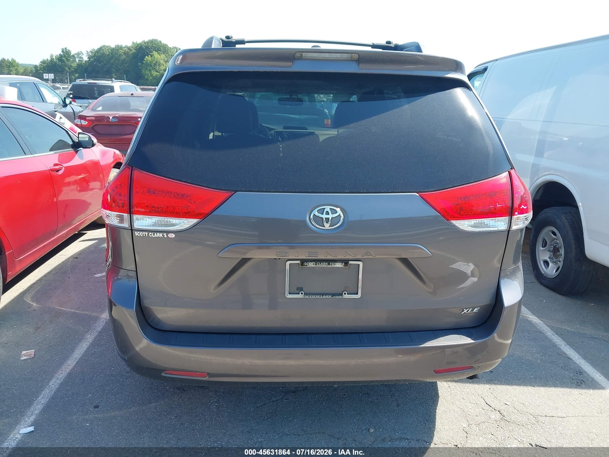 2011 Toyota Sienna Xle V6 Gray vin: 5TDYK3DC1BS166823