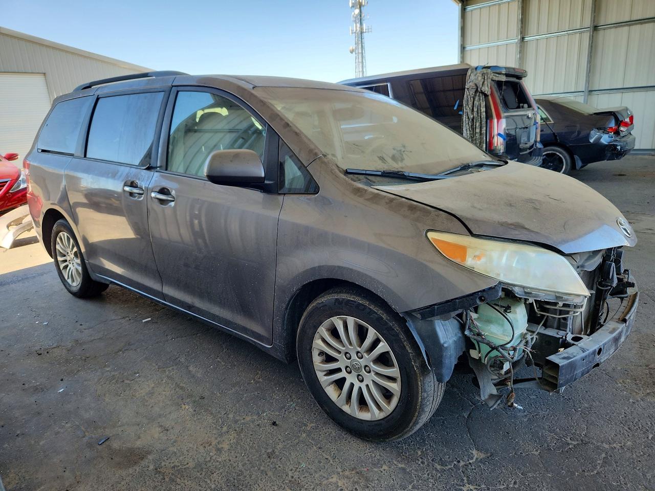 2011 Toyota Sienna Xle 8-passenger Gray vin: 5TDYK3DC1BS174114