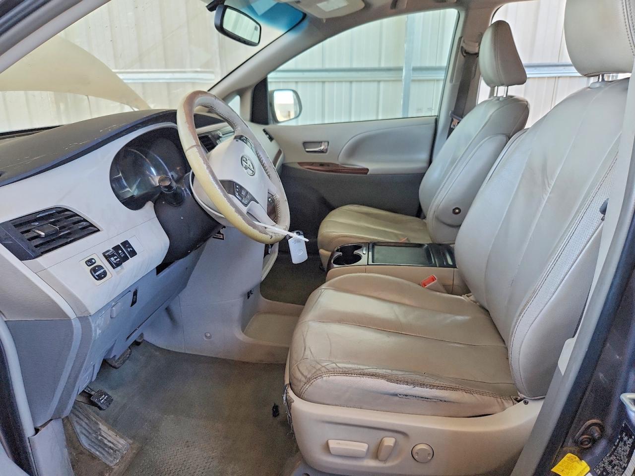 2011 Toyota Sienna Xle 8-passenger Gray vin: 5TDYK3DC1BS174114