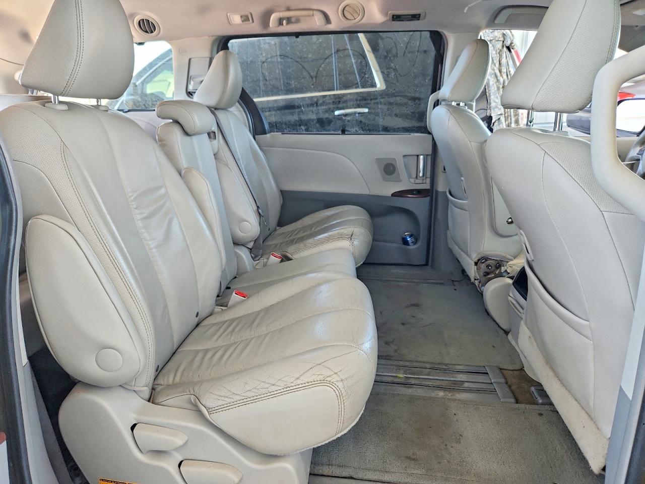 2011 Toyota Sienna Xle 8-passenger Gray vin: 5TDYK3DC1BS174114