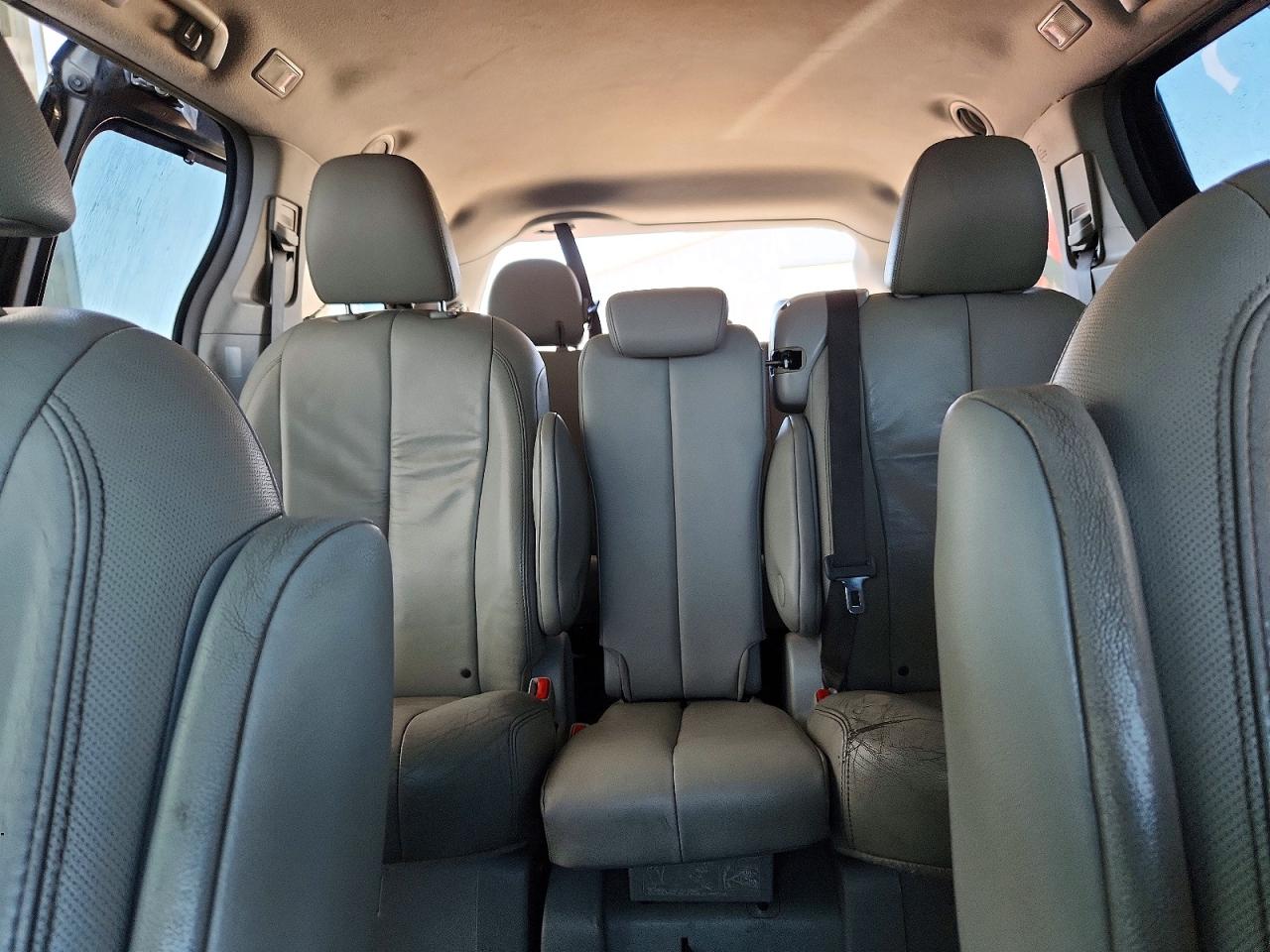 2011 Toyota Sienna Xle 8-passenger Gray vin: 5TDYK3DC1BS174114