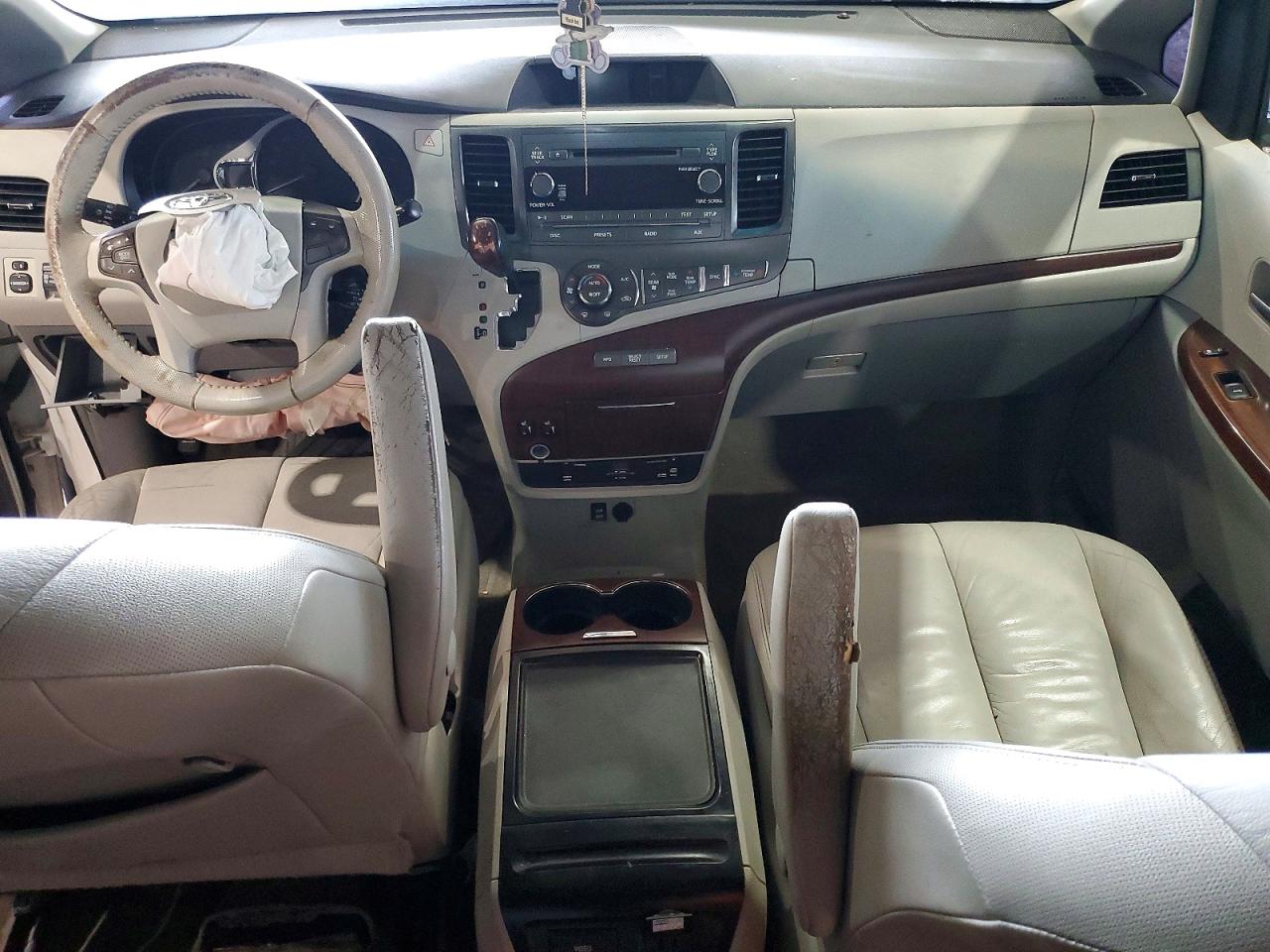 2012 Toyota Sienna White vin: 5TDYK3DC1CS189763