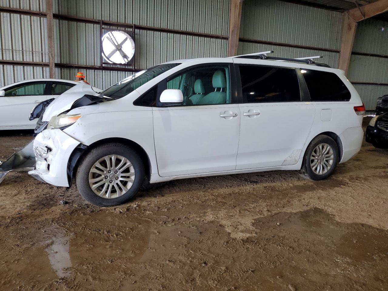 2012 Toyota Sienna Белый vin: 5TDYK3DC1CS189763
