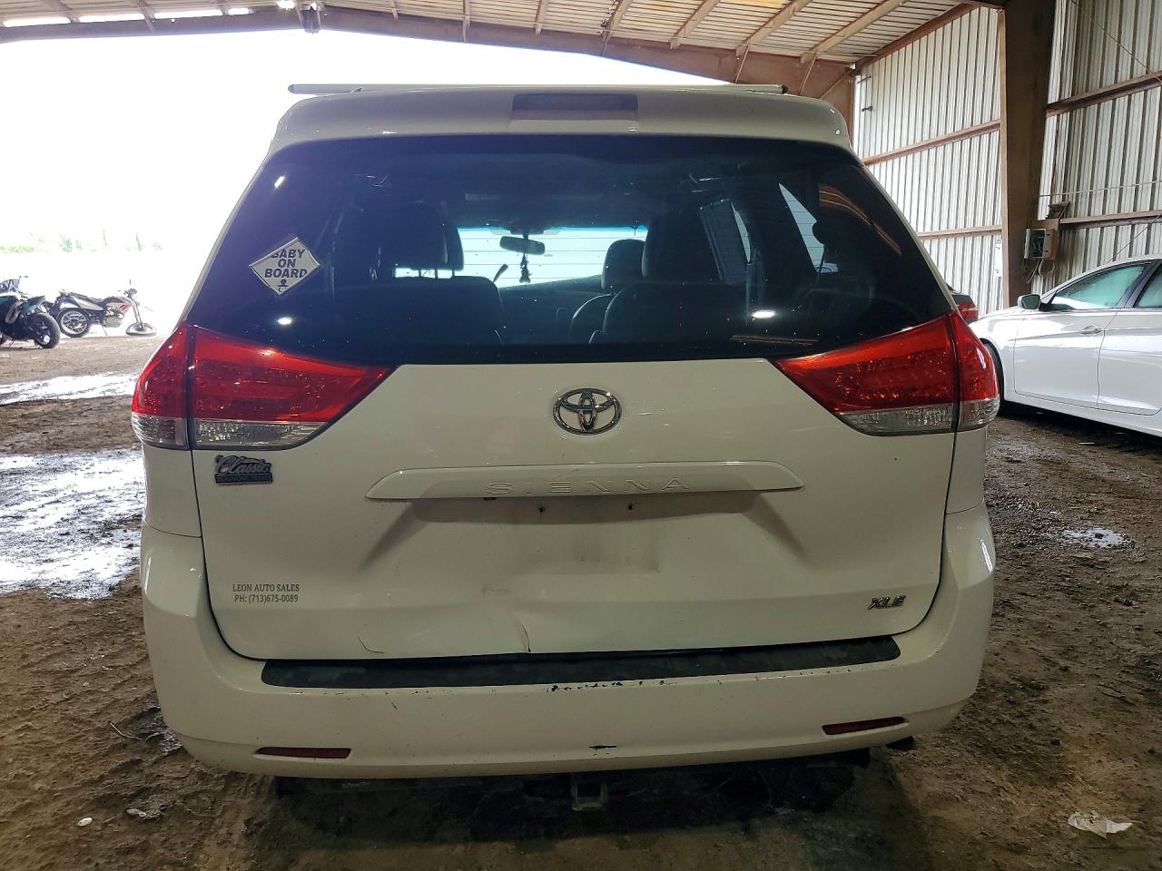 2012 Toyota Sienna White vin: 5TDYK3DC1CS189763