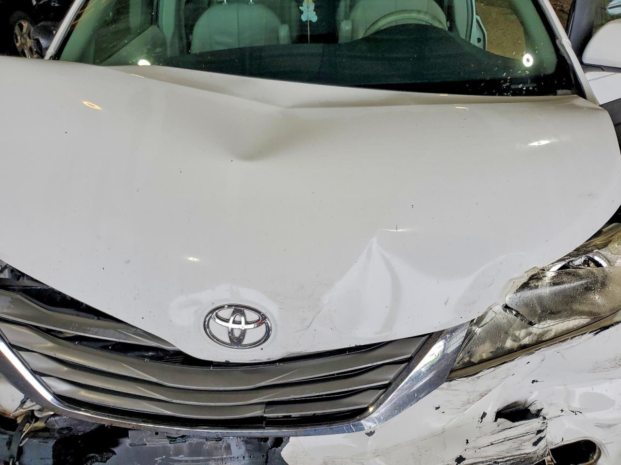 2012 Toyota Sienna White vin: 5TDYK3DC1CS189763