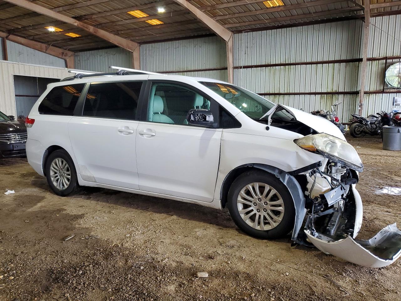 2012 Toyota Sienna White vin: 5TDYK3DC1CS189763