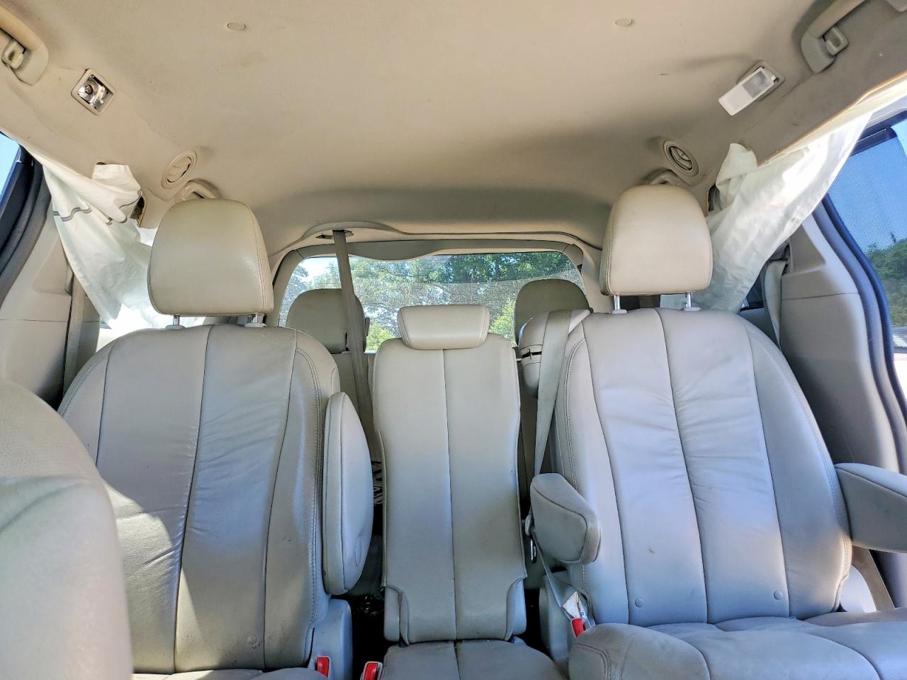 2012 Toyota Sienna Xle 8-passenger White vin: 5TDYK3DC1CS191965