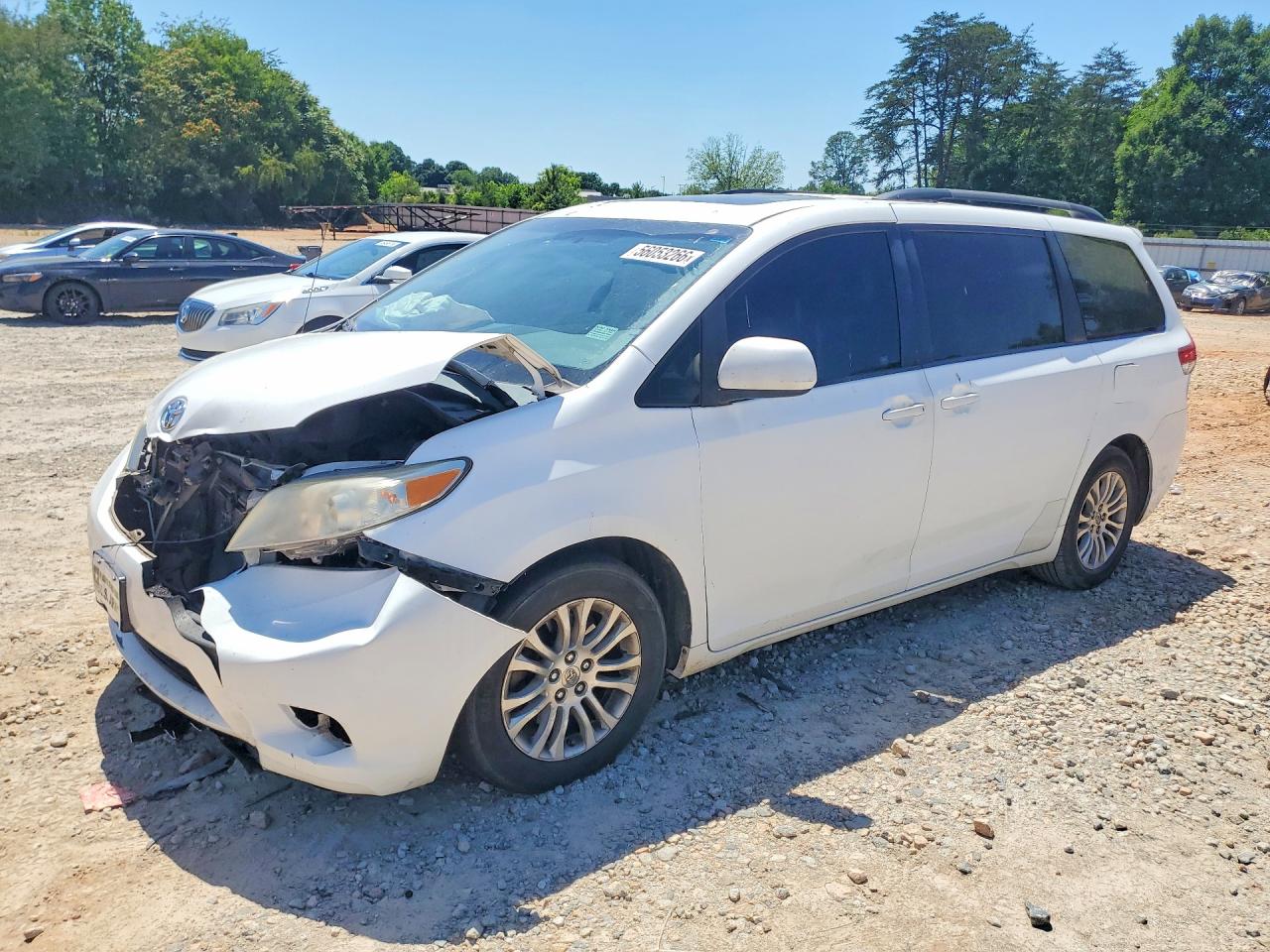2012 Toyota Sienna Xle 8-passenger White vin: 5TDYK3DC1CS191965