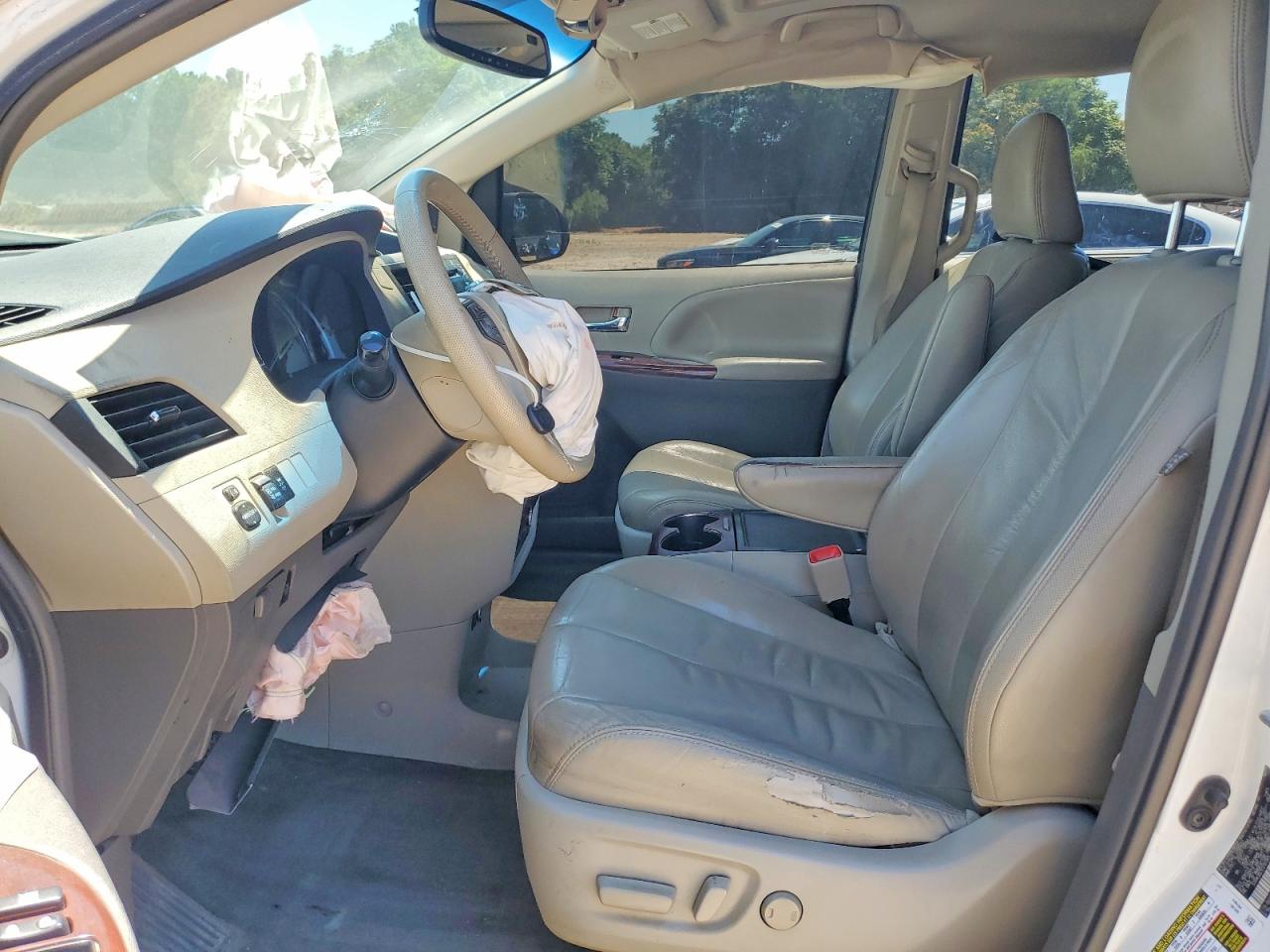 2012 Toyota Sienna Xle 8-passenger White vin: 5TDYK3DC1CS191965