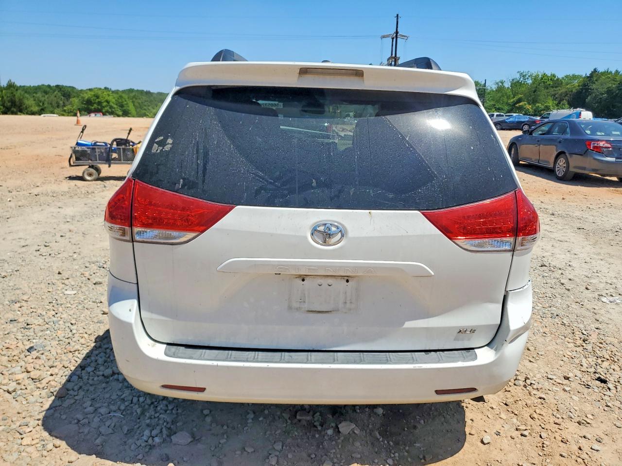 2012 Toyota Sienna Xle 8-passenger White vin: 5TDYK3DC1CS191965