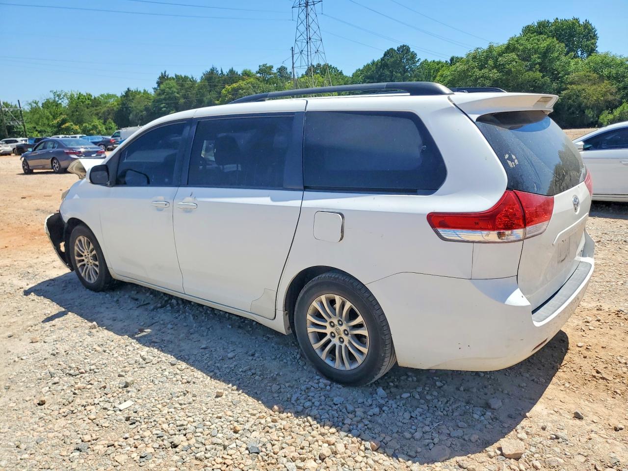 2012 Toyota Sienna Xle 8-passenger White vin: 5TDYK3DC1CS191965