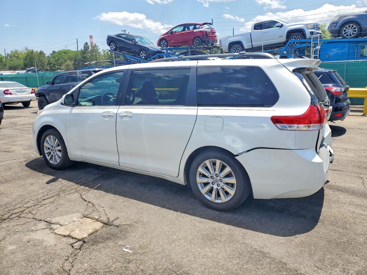 2012 Toyota Sienna Xle 8-passenger White vin: 5TDYK3DC1CS191979