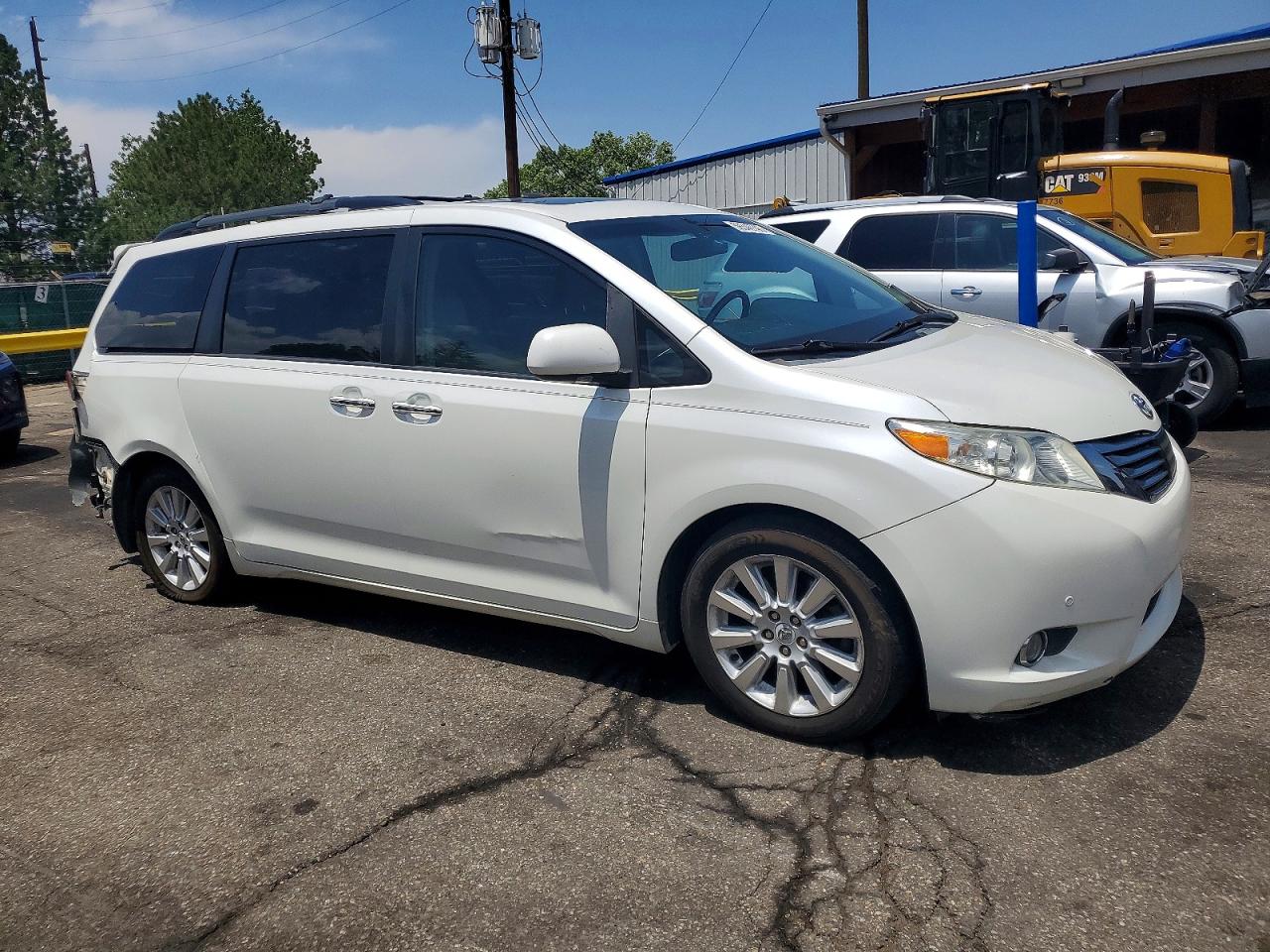2012 Toyota Sienna Xle 8-passenger White vin: 5TDYK3DC1CS191979