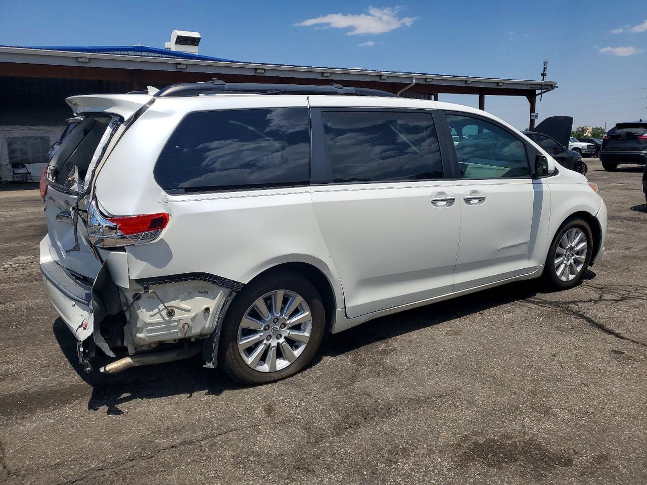 2012 Toyota Sienna Xle 8-passenger White vin: 5TDYK3DC1CS191979