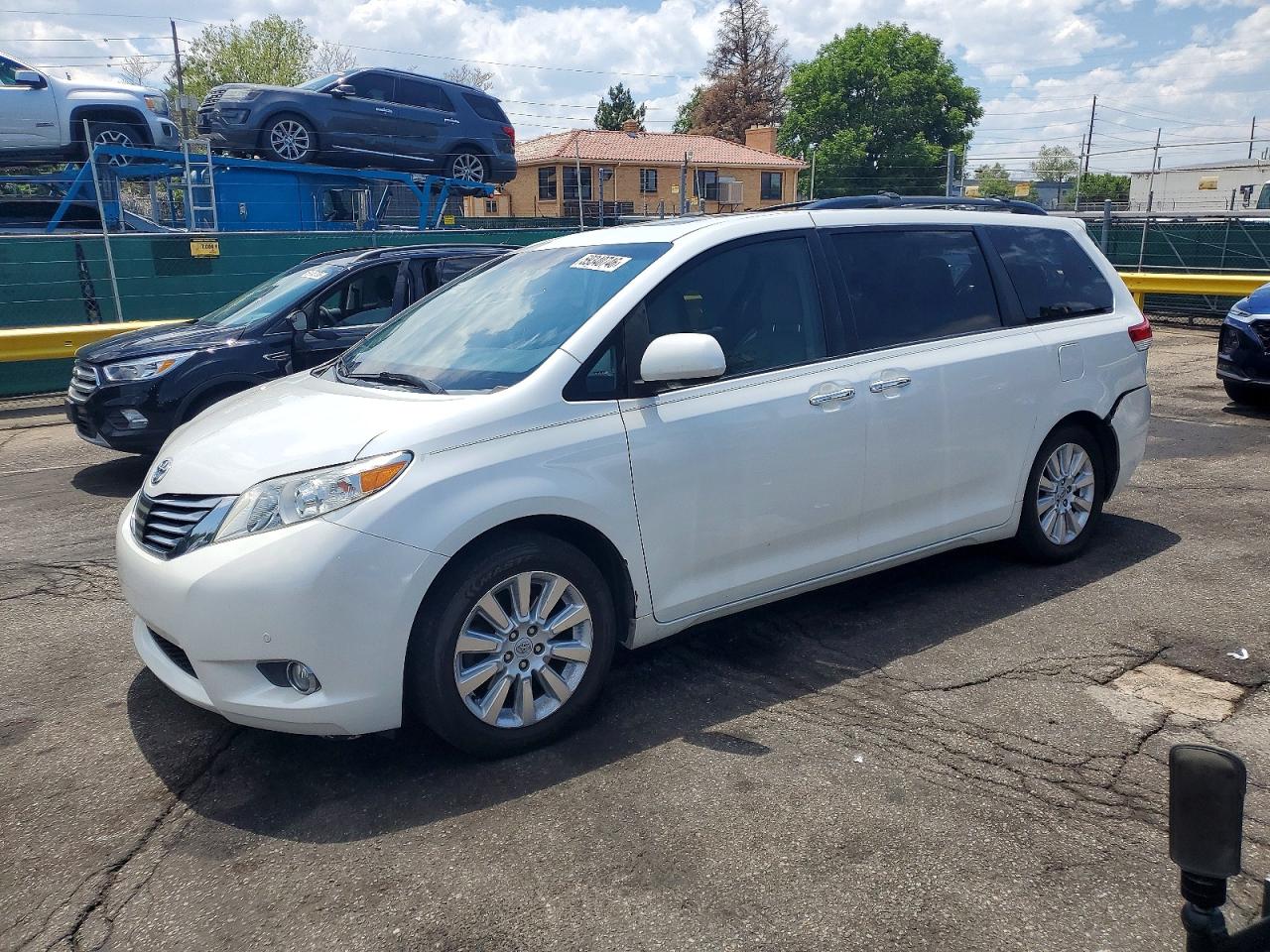 2012 Toyota Sienna Xle 8-passenger White vin: 5TDYK3DC1CS191979