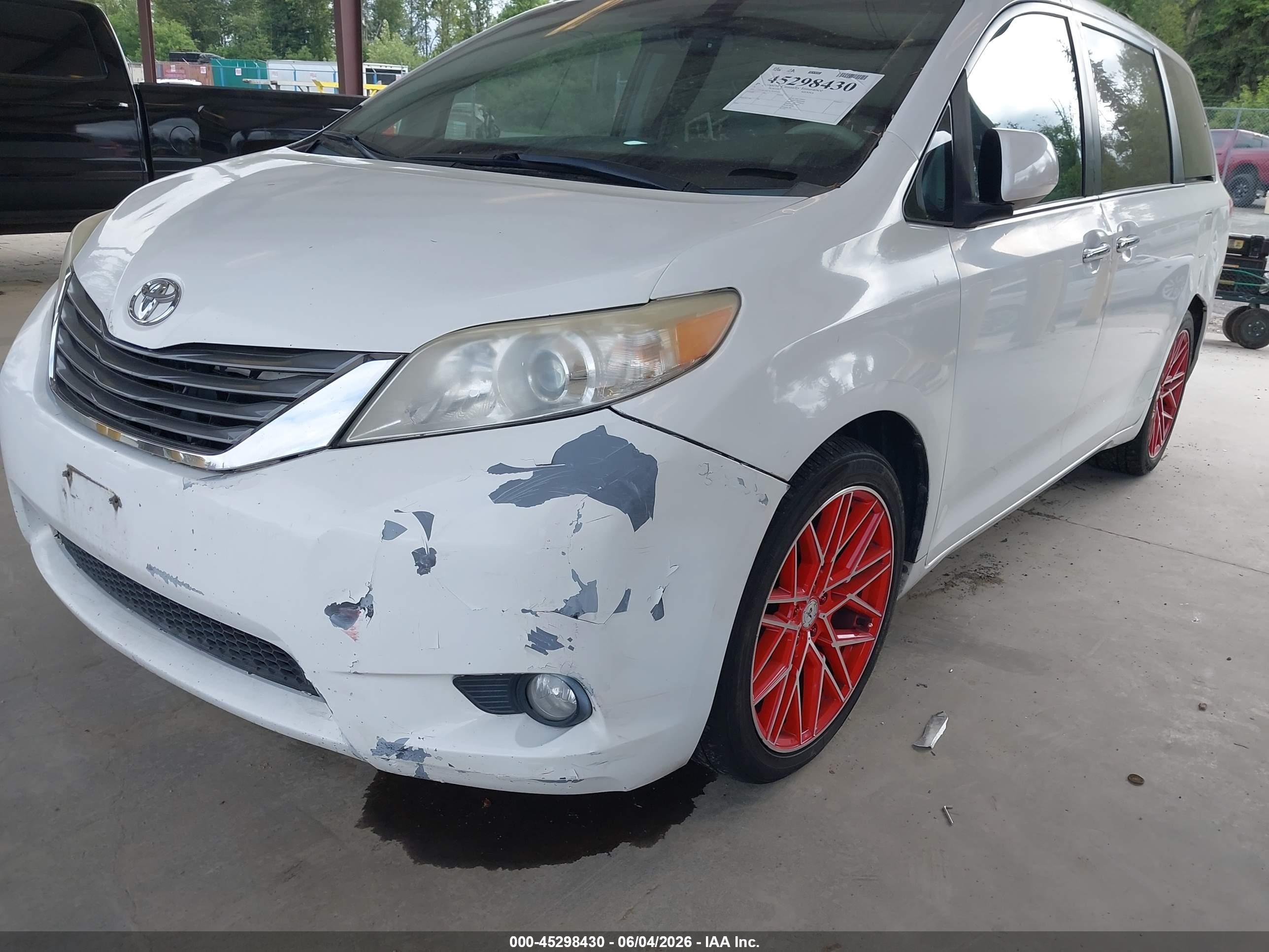 2012 Toyota Sienna Xle V6 8 Passenger White vin: 5TDYK3DC1CS199189