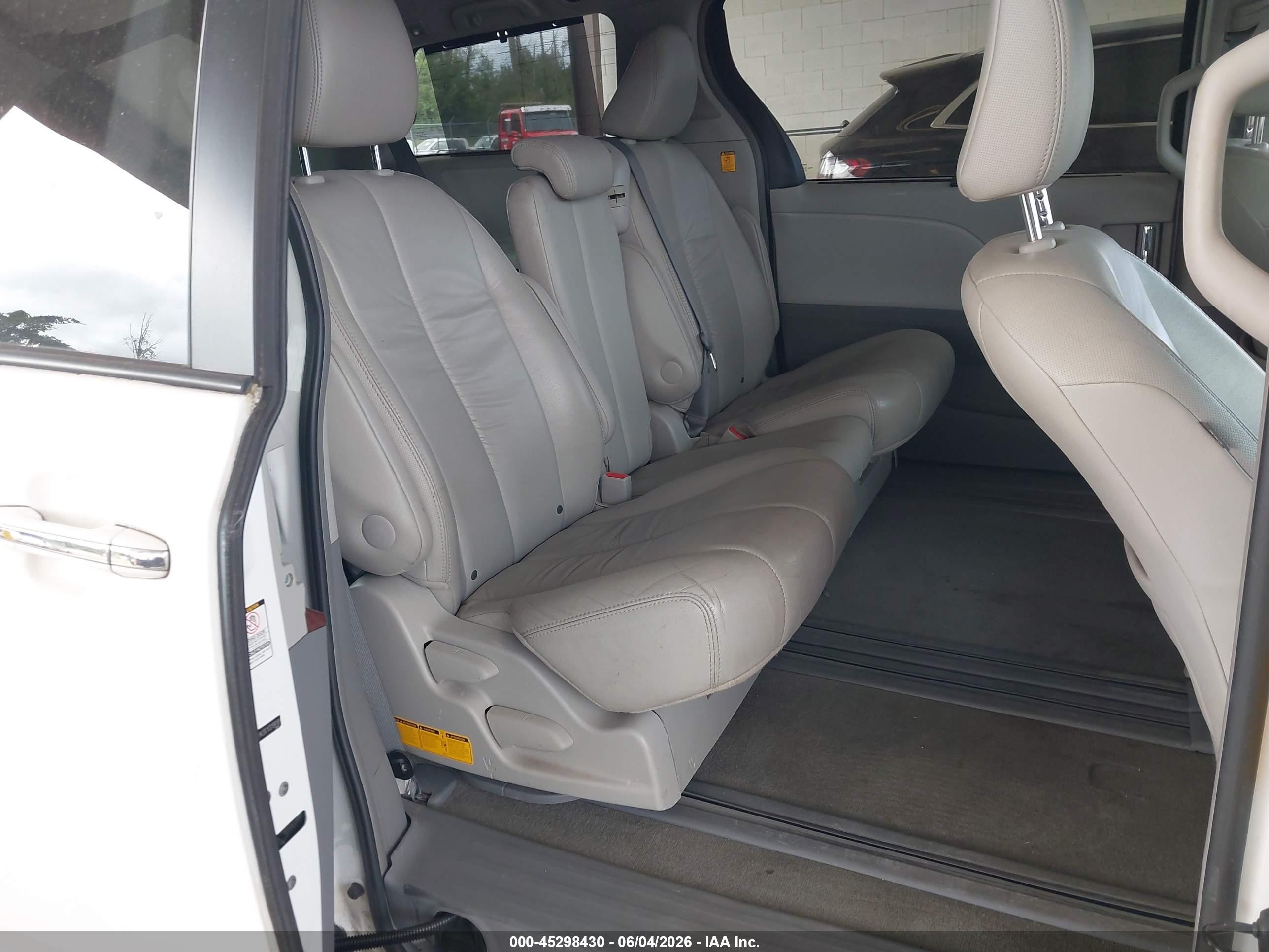 2012 Toyota Sienna Xle V6 8 Passenger White vin: 5TDYK3DC1CS199189