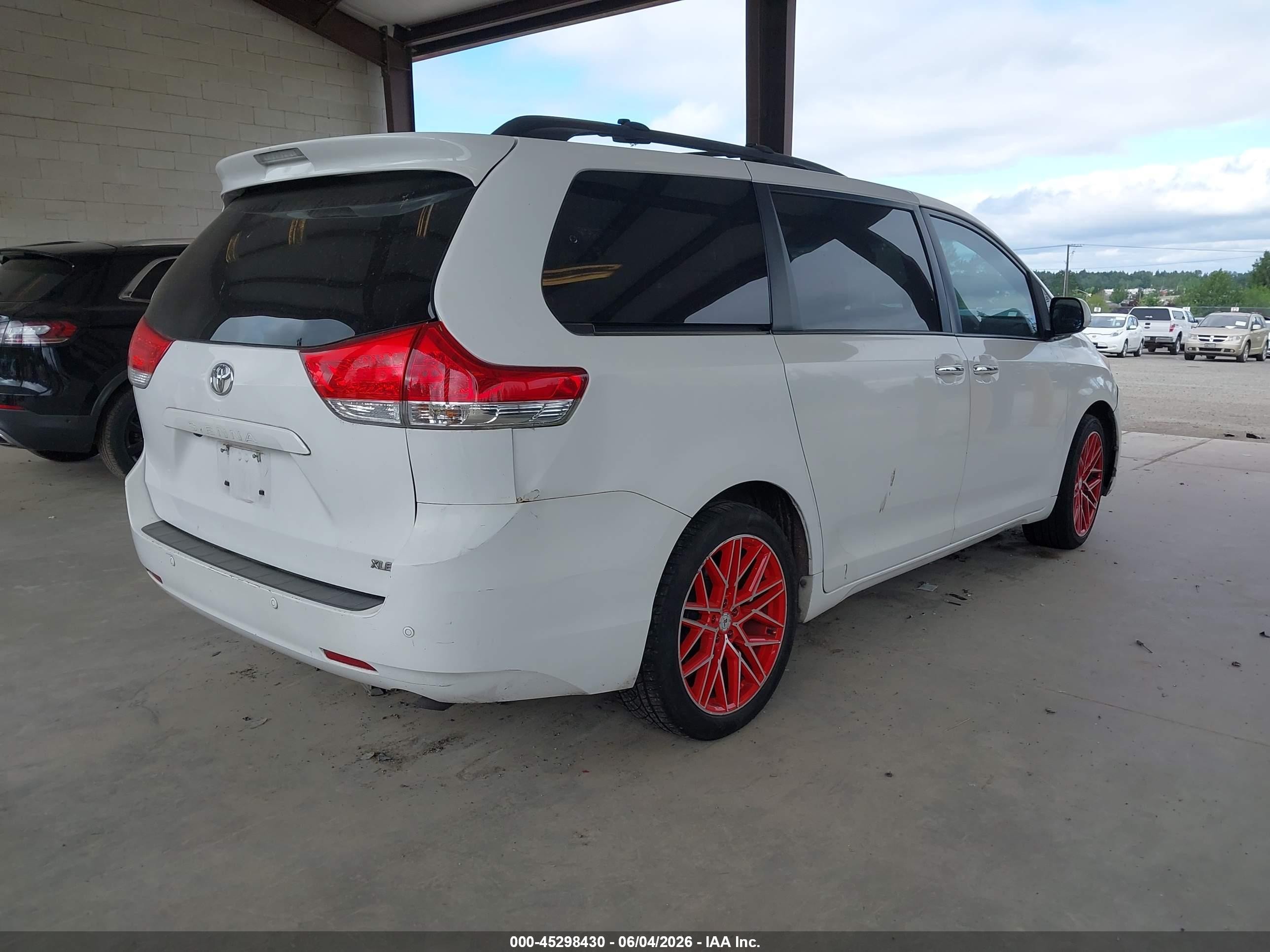 2012 Toyota Sienna Xle V6 8 Passenger White vin: 5TDYK3DC1CS199189