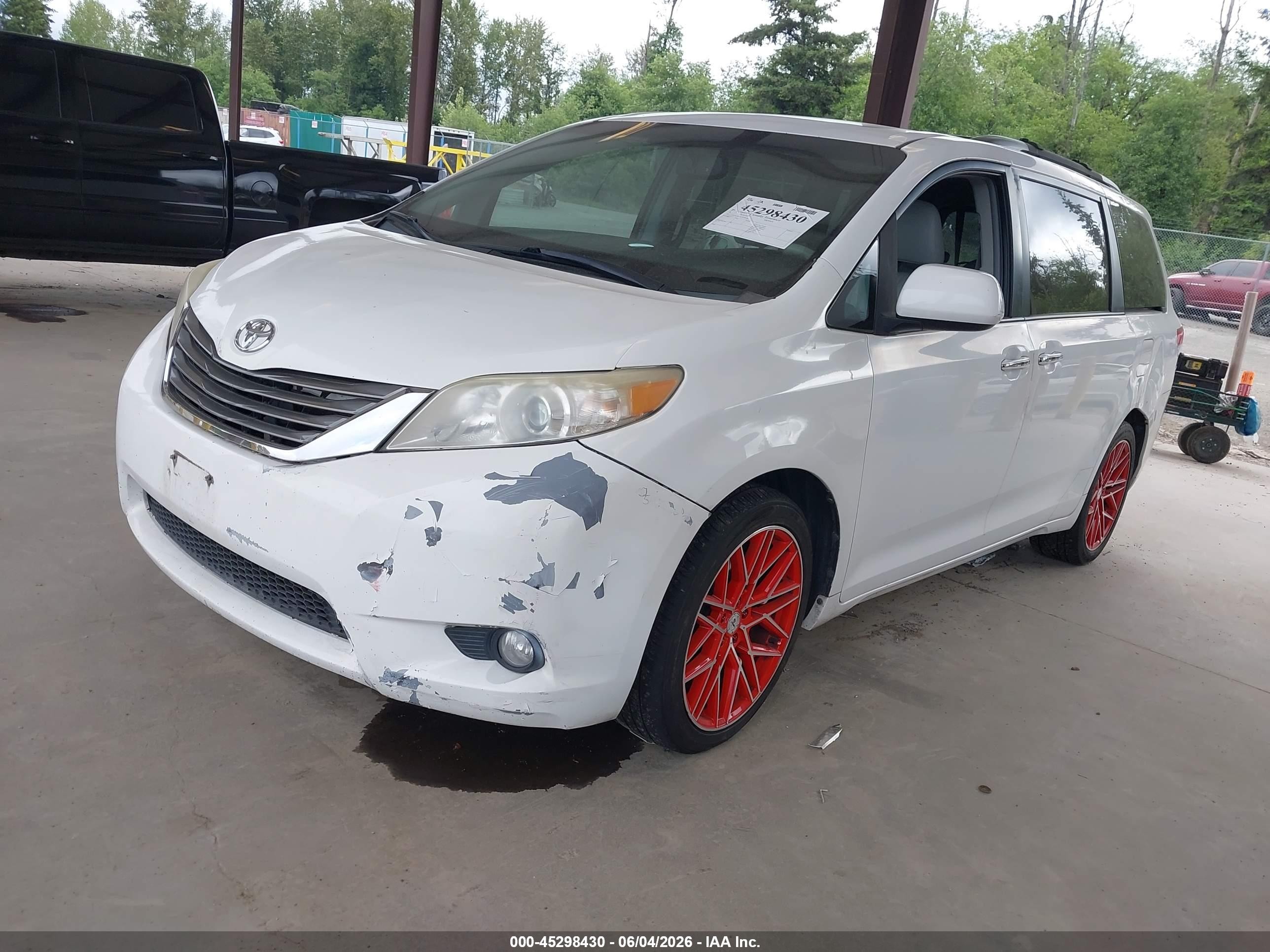 2012 Toyota Sienna Xle V6 8 Passenger White vin: 5TDYK3DC1CS199189