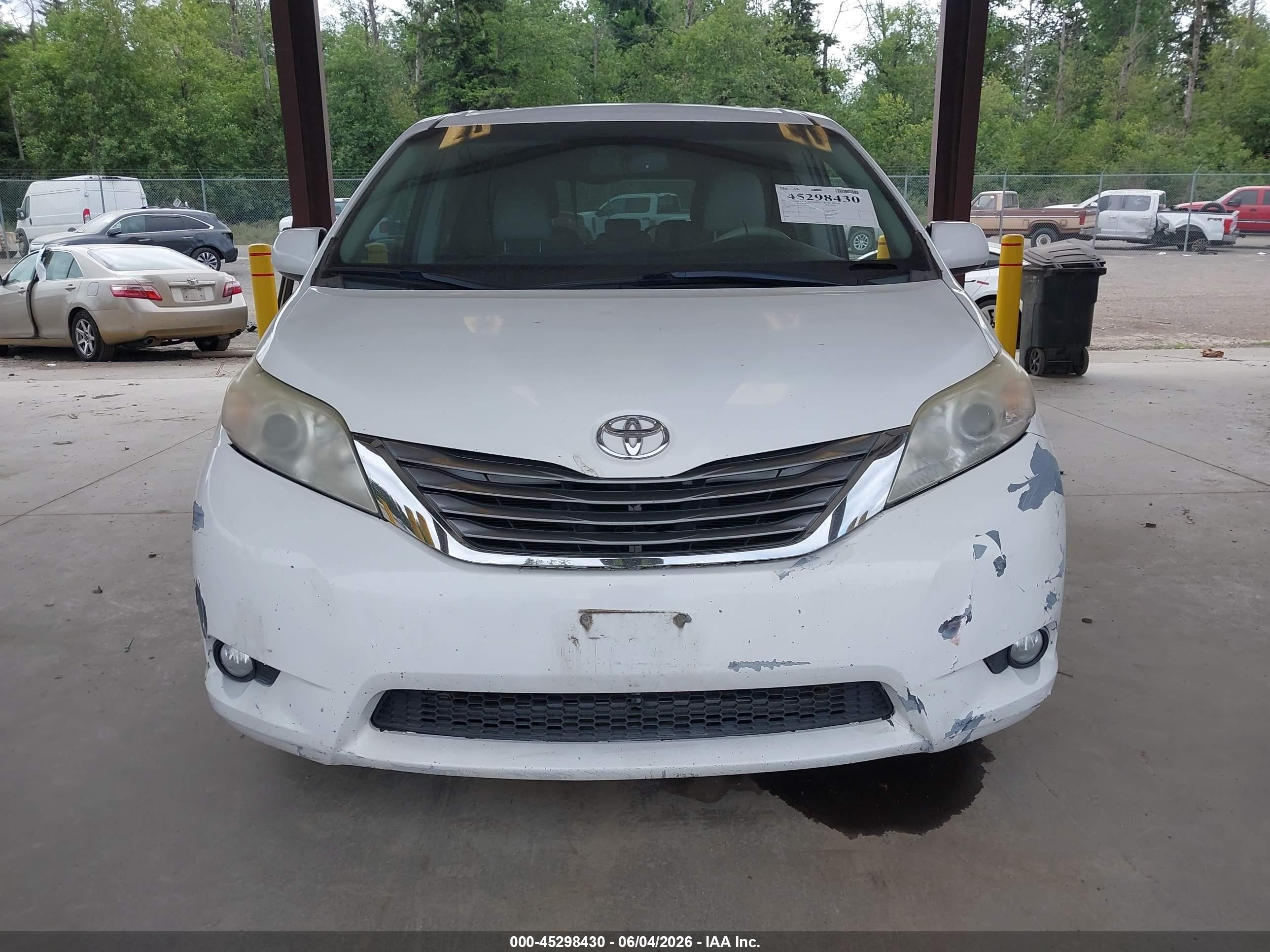 2012 Toyota Sienna Xle V6 8 Passenger White vin: 5TDYK3DC1CS199189