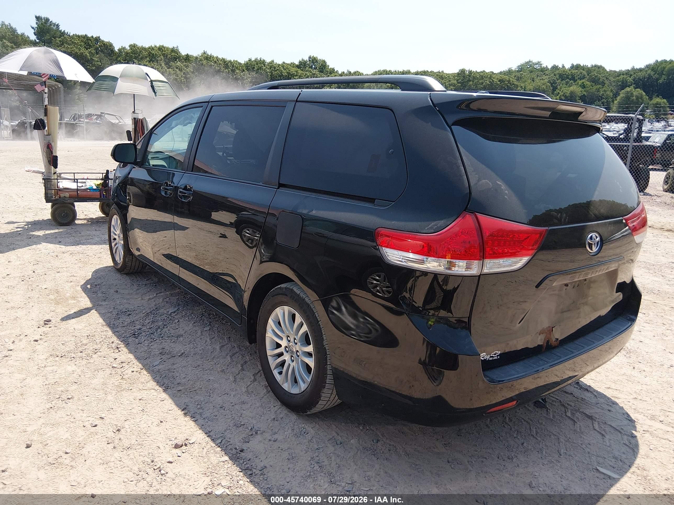2012 Toyota Sienna Xle V6 8 Passenger Gray vin: 5TDYK3DC1CS226584
