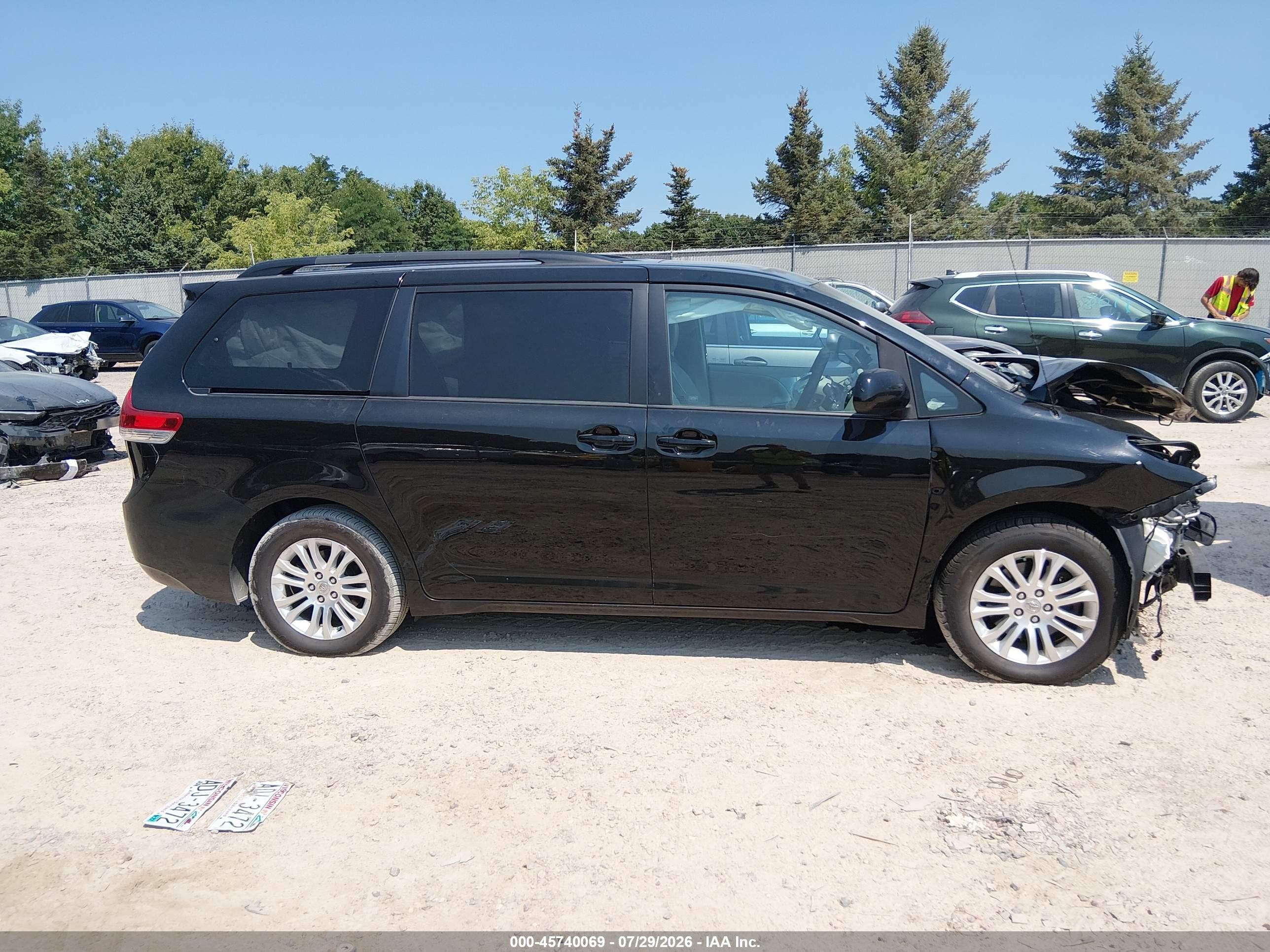 2012 Toyota Sienna Xle V6 8 Passenger Gray vin: 5TDYK3DC1CS226584