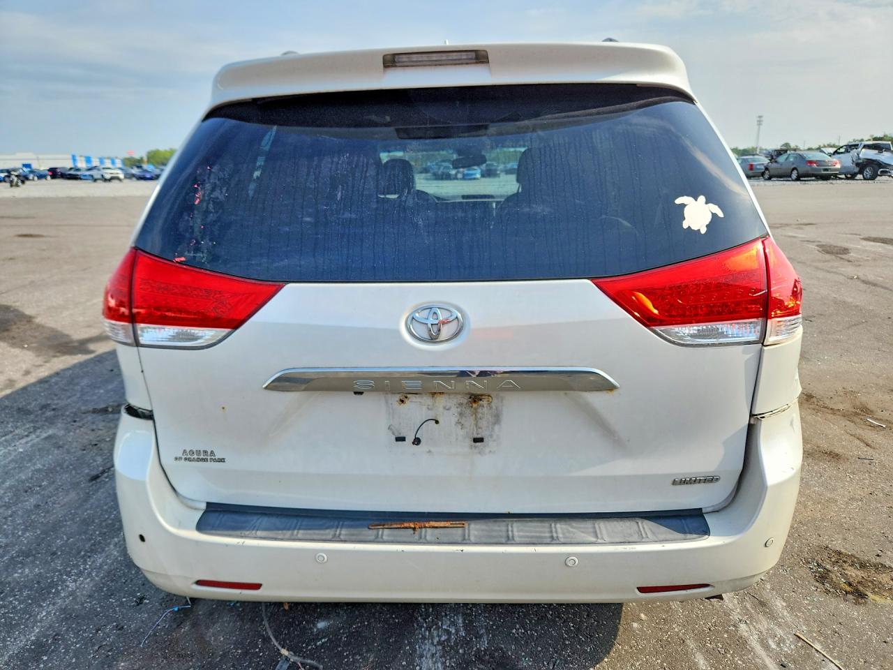 2012 Toyota Sienna Limited 7-passenger White vin: 5TDYK3DC1CS236712
