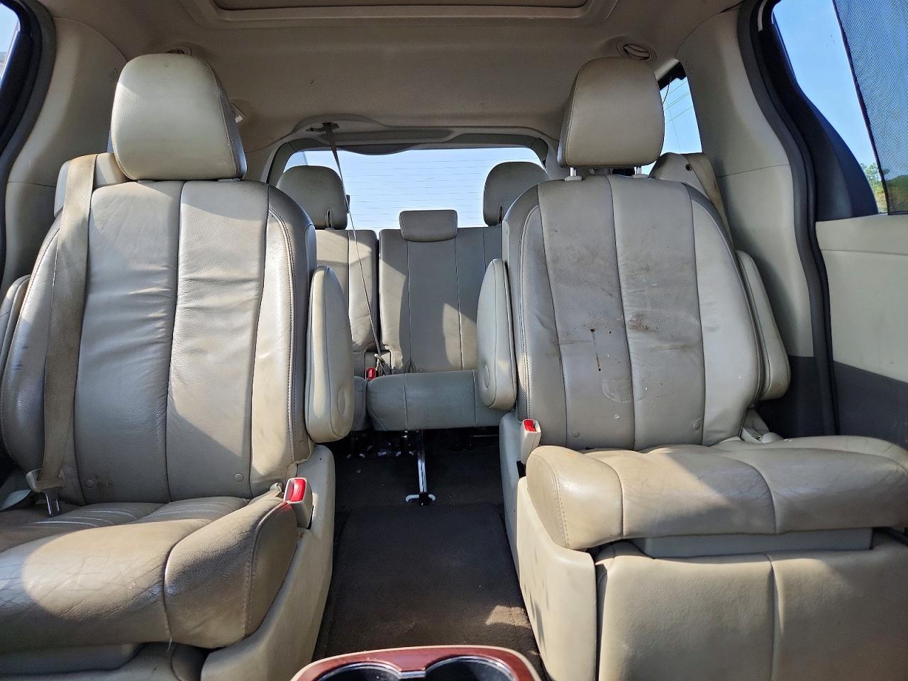 2012 Toyota Sienna Limited 7-passenger White vin: 5TDYK3DC1CS236712