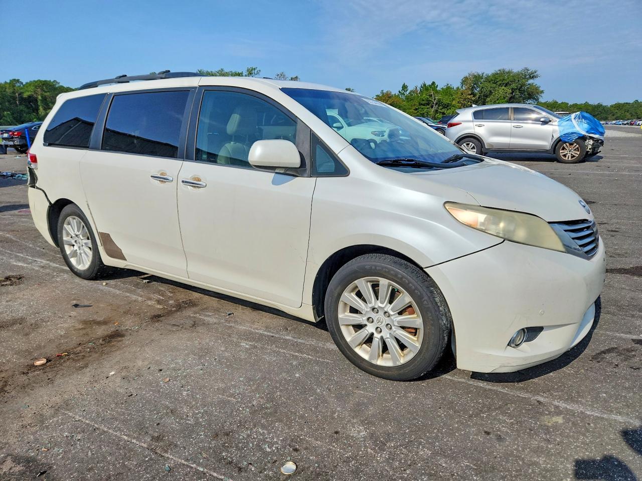 2012 Toyota Sienna Limited 7-passenger White vin: 5TDYK3DC1CS236712