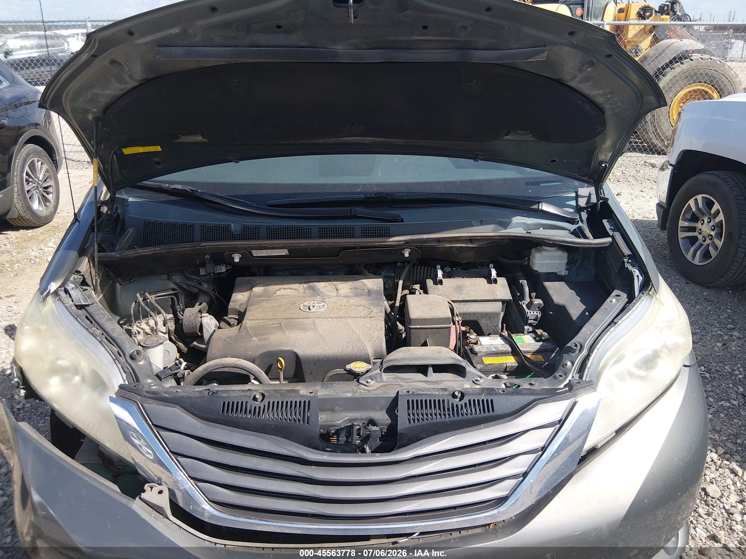 2012 Toyota Sienna Xle V6 8 Passenger Green vin: 5TDYK3DC1CS240212