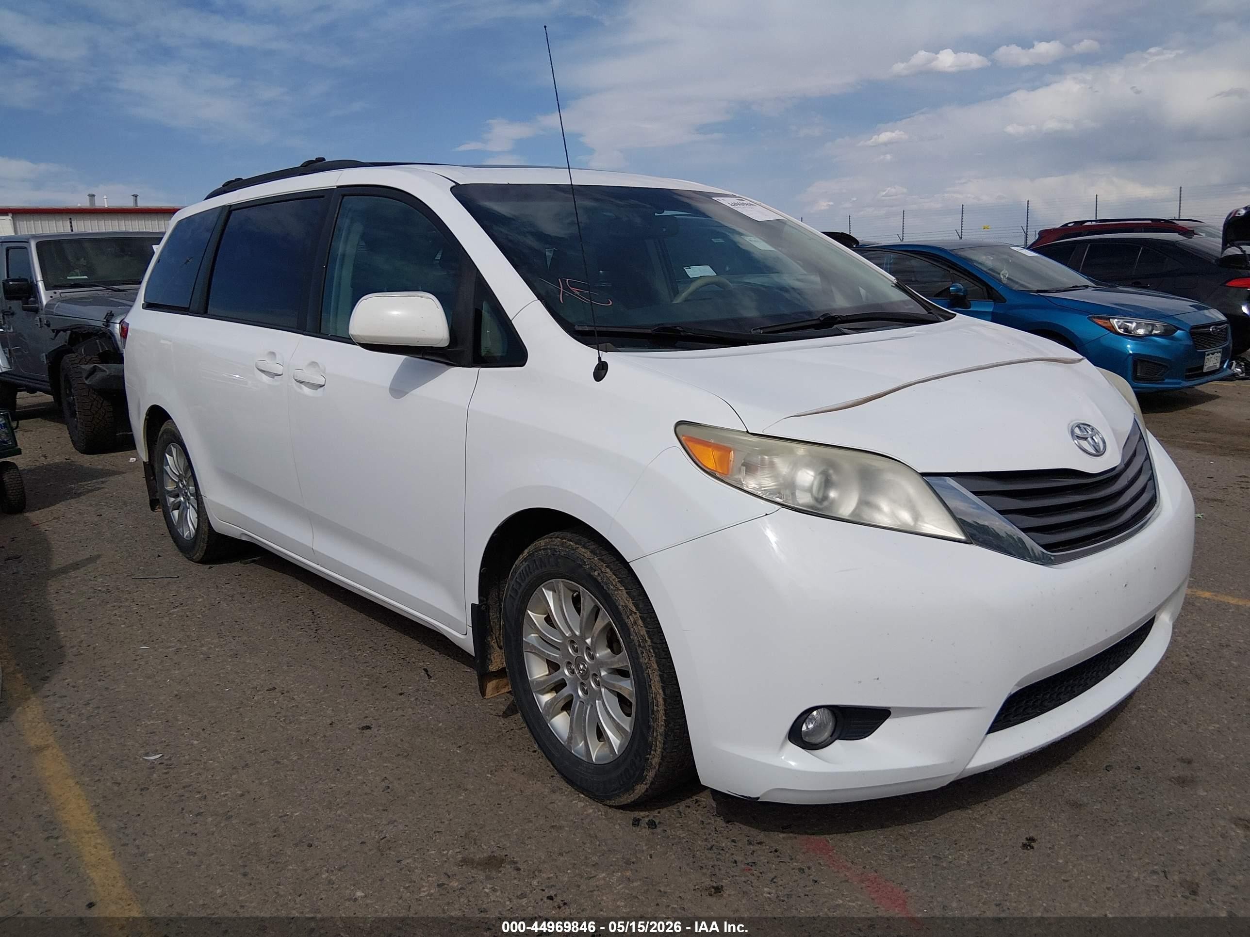 2012 Toyota Sienna Xle V6 8 Passenger White vin: 5TDYK3DC1CS248343