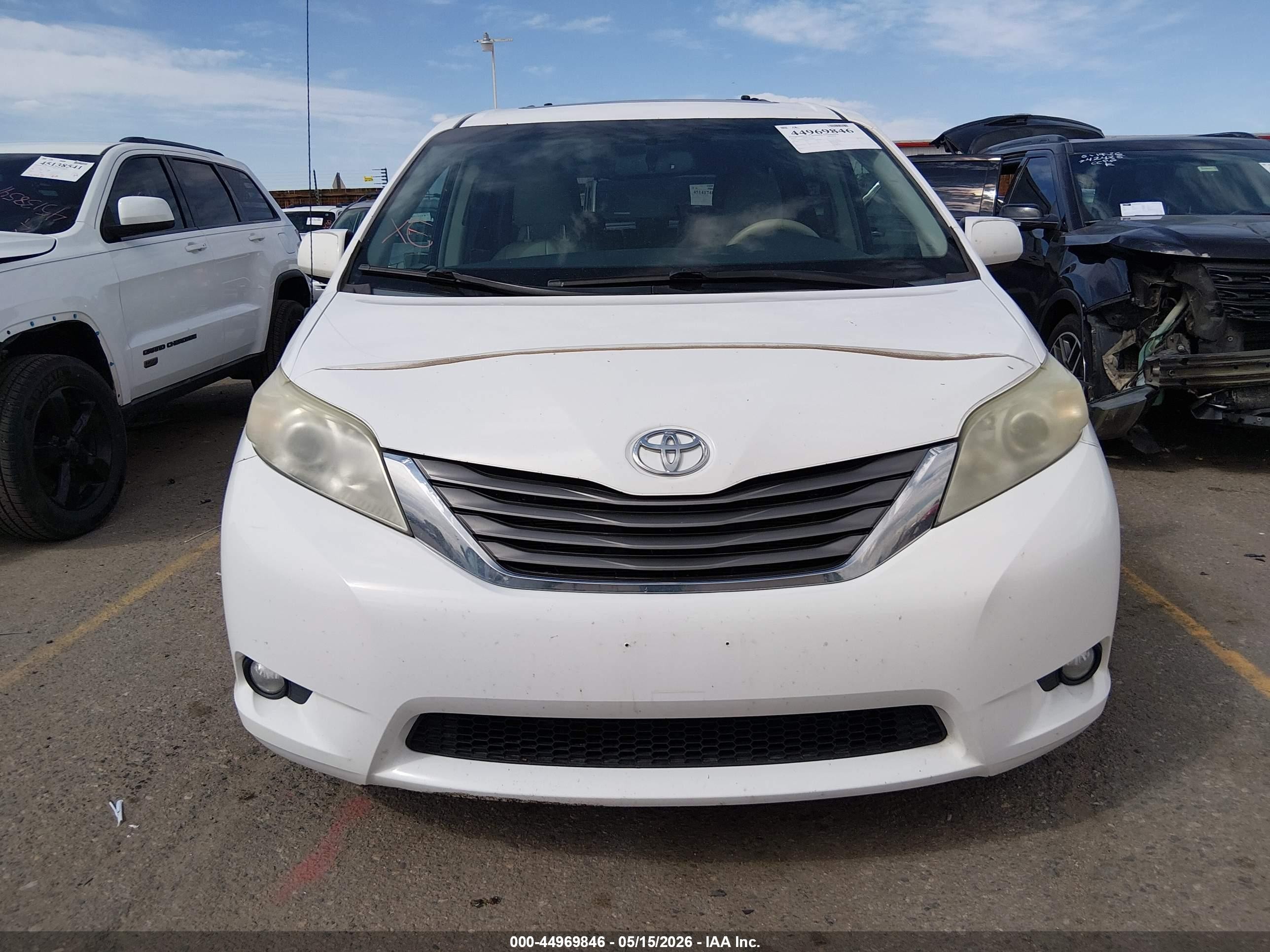 2012 Toyota Sienna Xle V6 8 Passenger White vin: 5TDYK3DC1CS248343