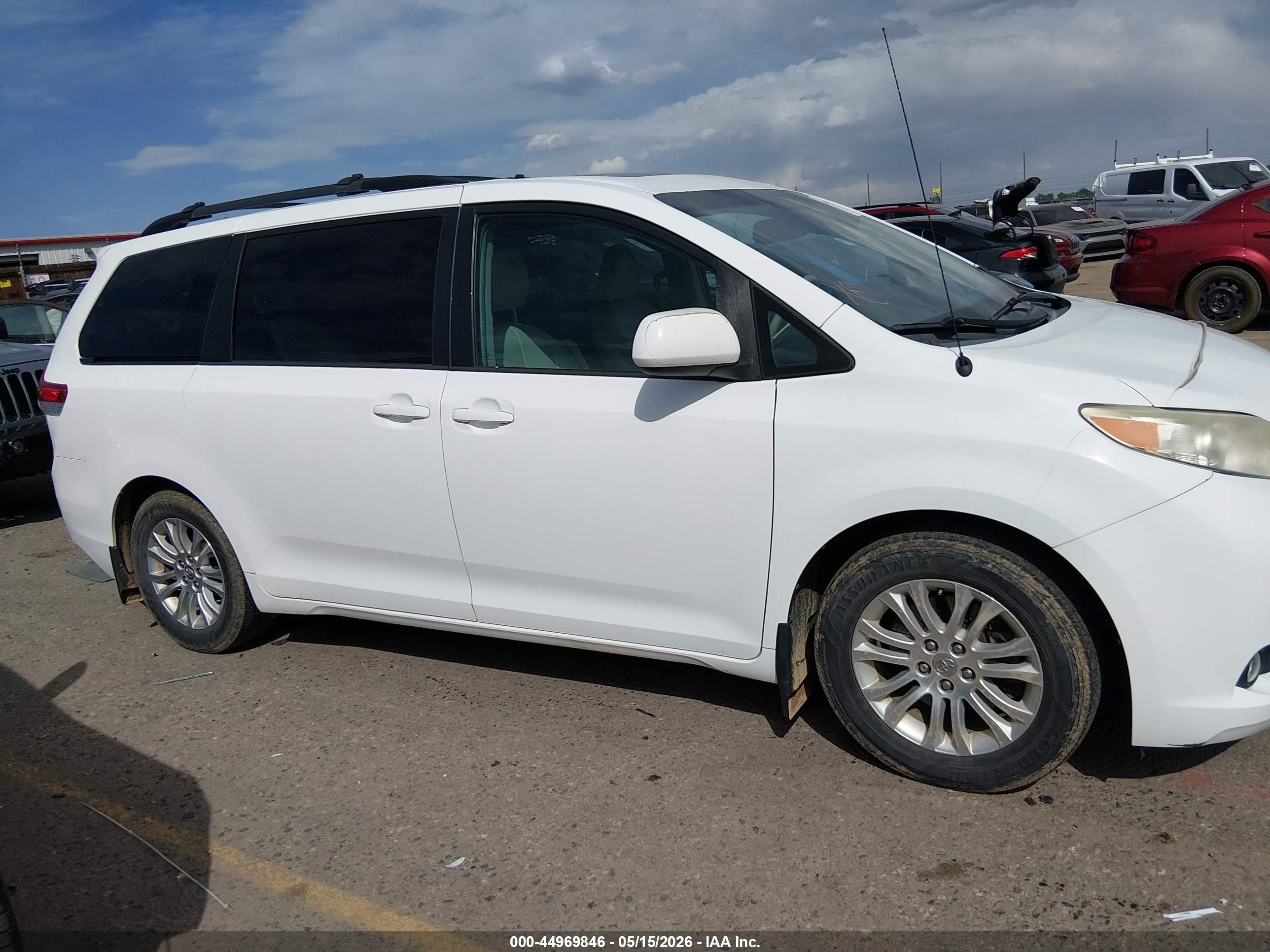 2012 Toyota Sienna Xle V6 8 Passenger White vin: 5TDYK3DC1CS248343