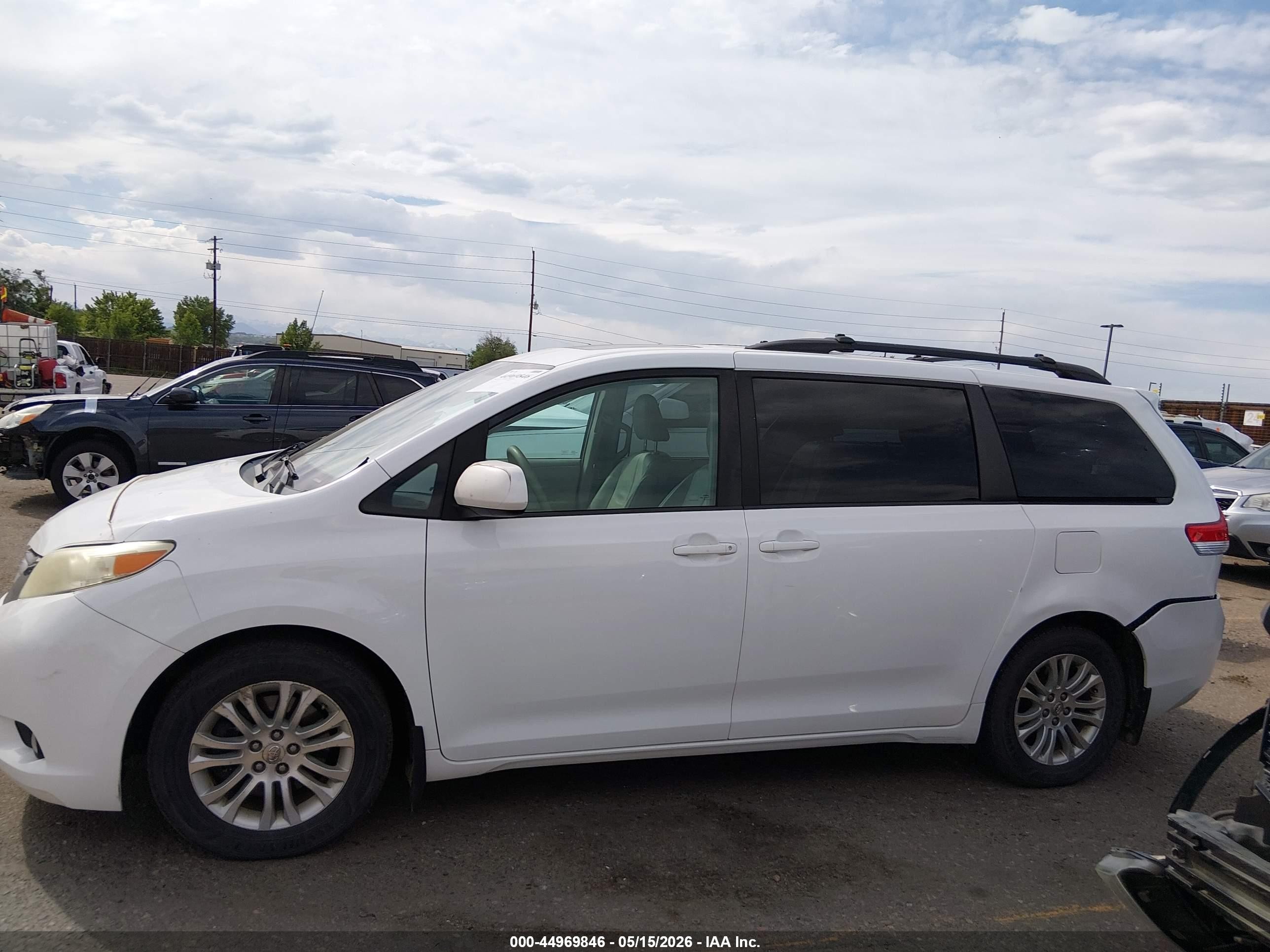 2012 Toyota Sienna Xle V6 8 Passenger White vin: 5TDYK3DC1CS248343