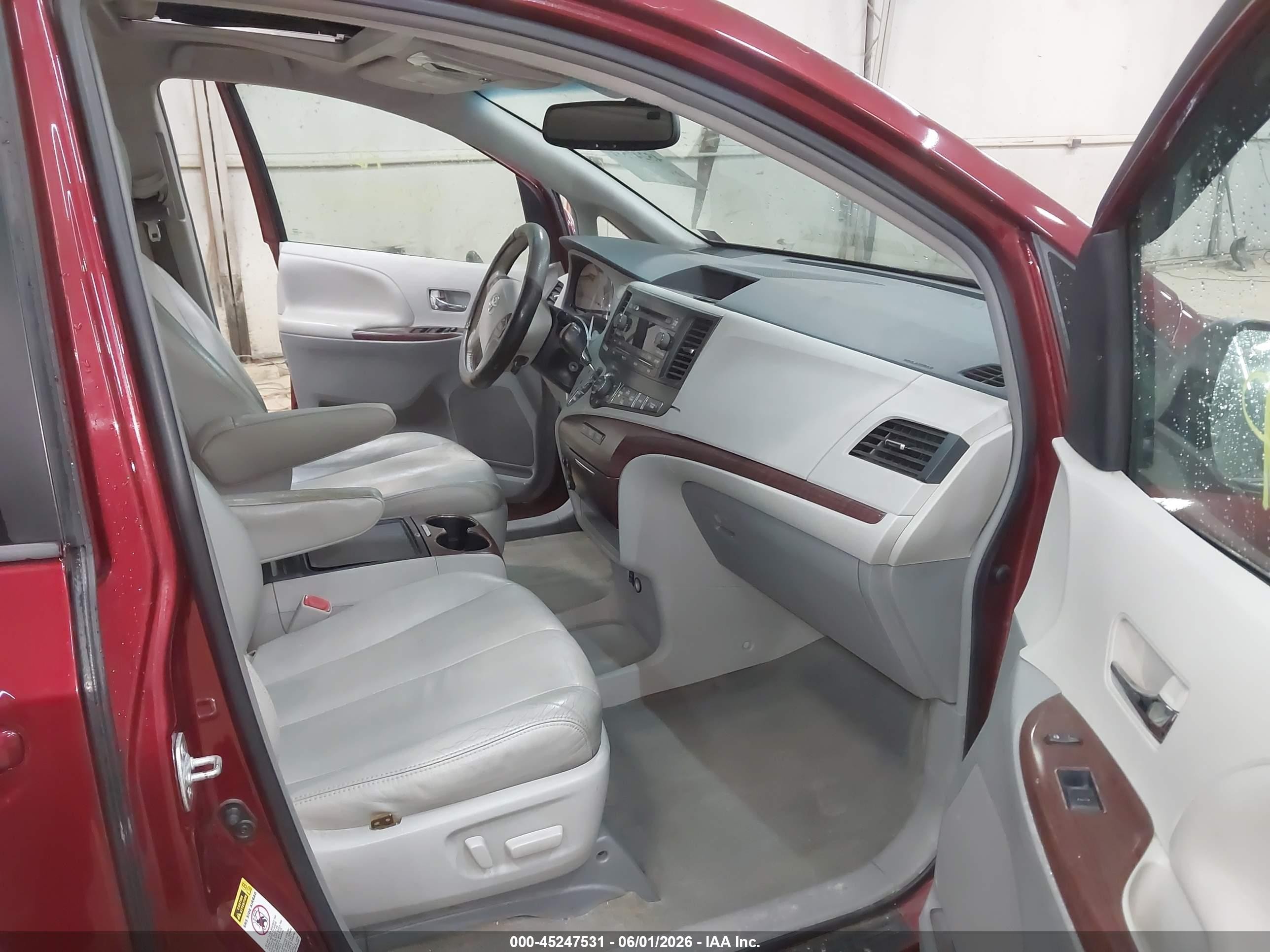 2012 Toyota Sienna Xle V6 8 Passenger Красный vin: 5TDYK3DC1CS262839