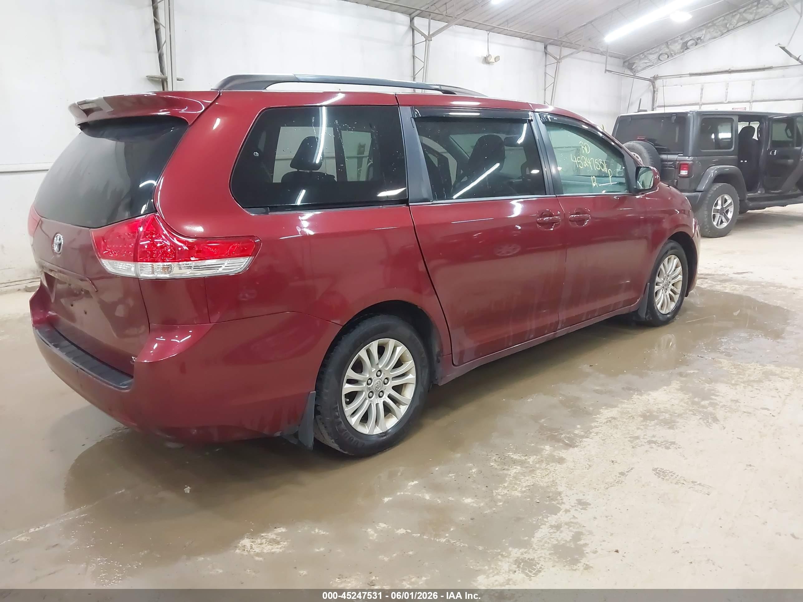 2012 Toyota Sienna Xle V6 8 Passenger Красный vin: 5TDYK3DC1CS262839