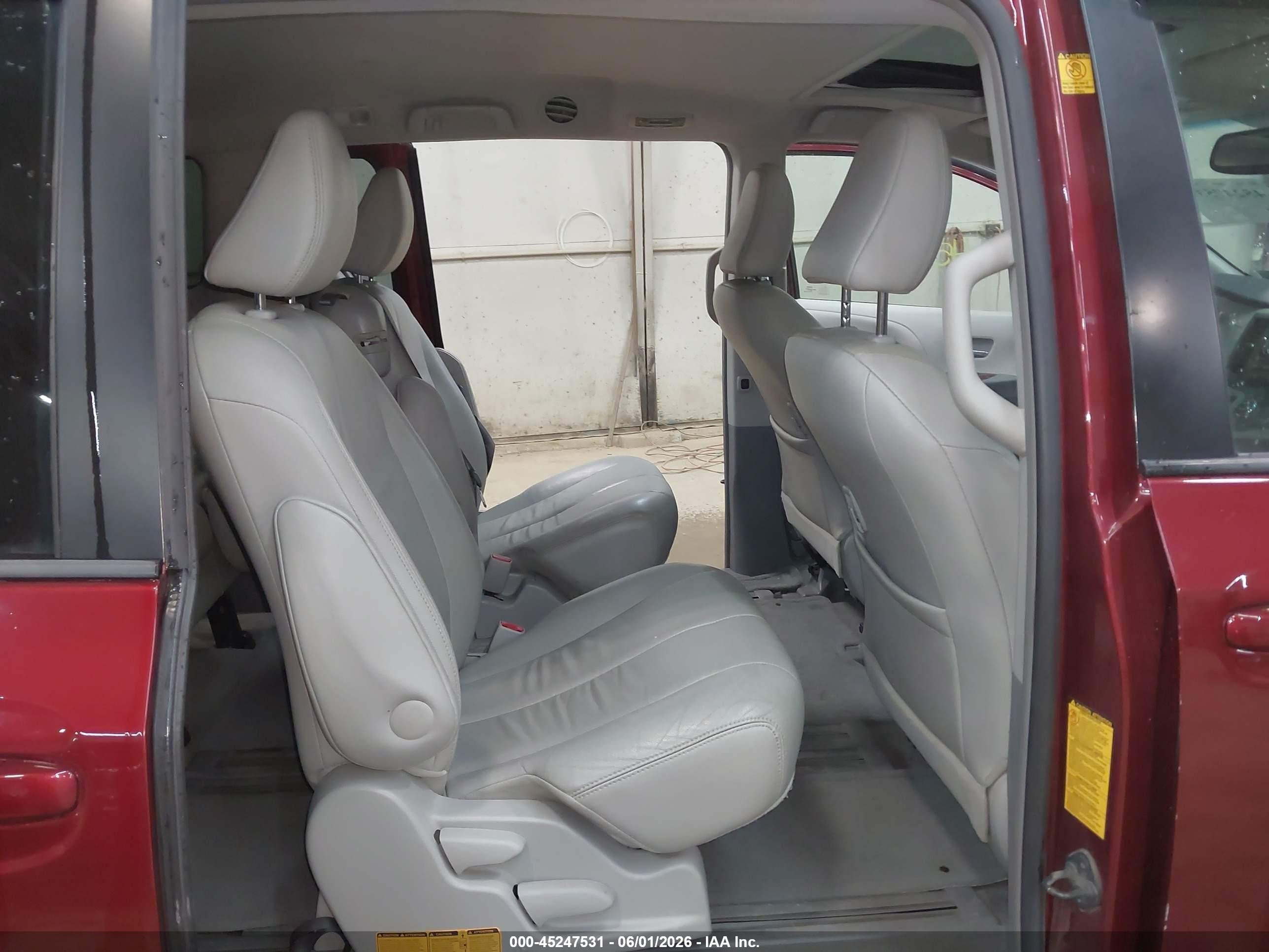 2012 Toyota Sienna Xle V6 8 Passenger Красный vin: 5TDYK3DC1CS262839