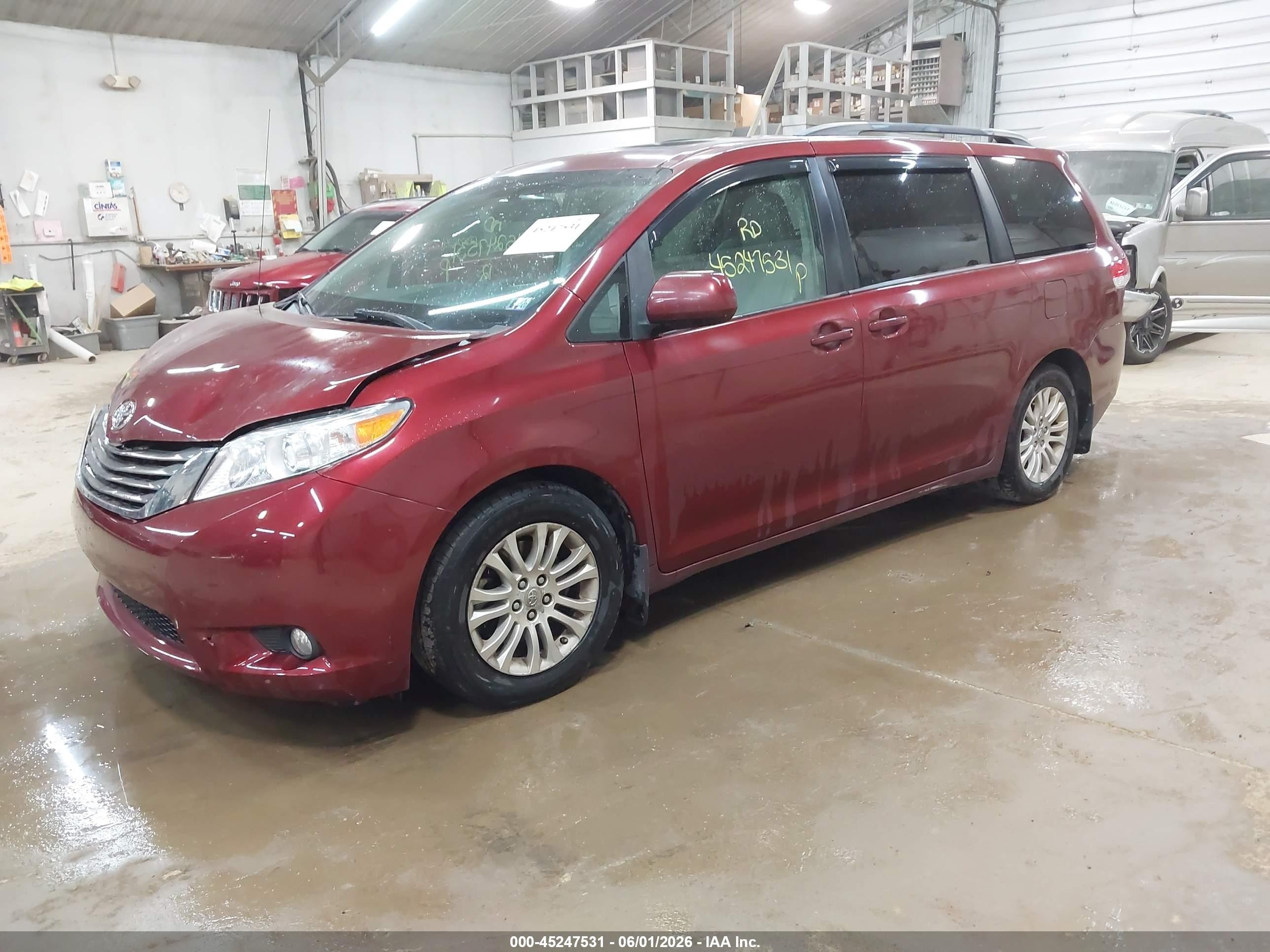 2012 Toyota Sienna Xle V6 8 Passenger Красный vin: 5TDYK3DC1CS262839