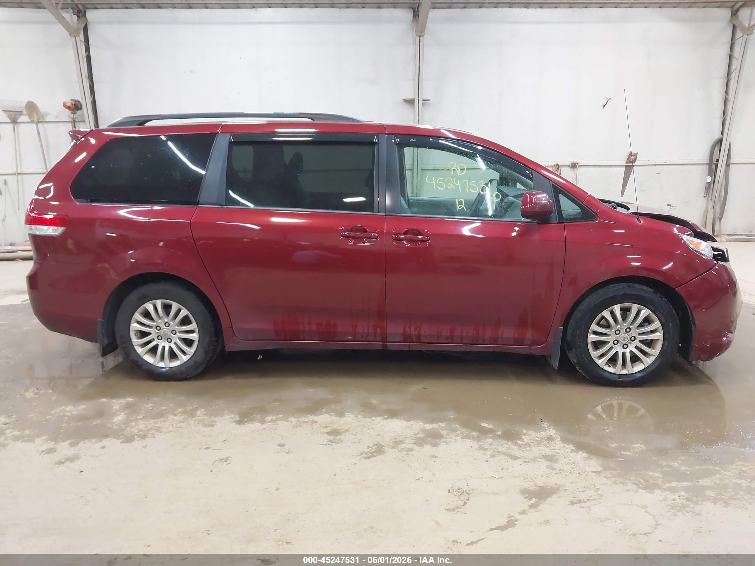 2012 Toyota Sienna Xle V6 8 Passenger Красный vin: 5TDYK3DC1CS262839