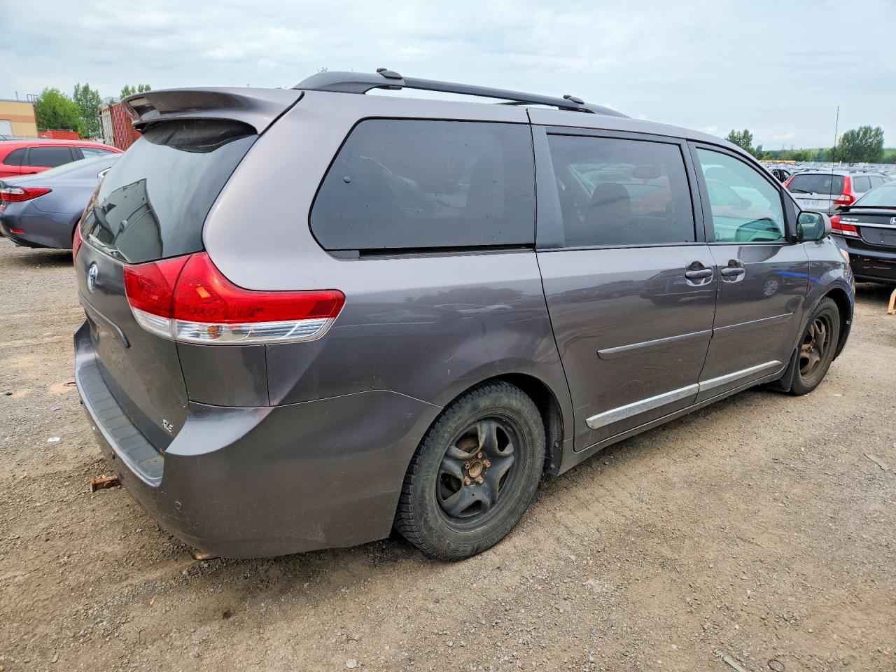 2013 Toyota Sienna Xle 8-passenger Gray vin: 5TDYK3DC1DS281814